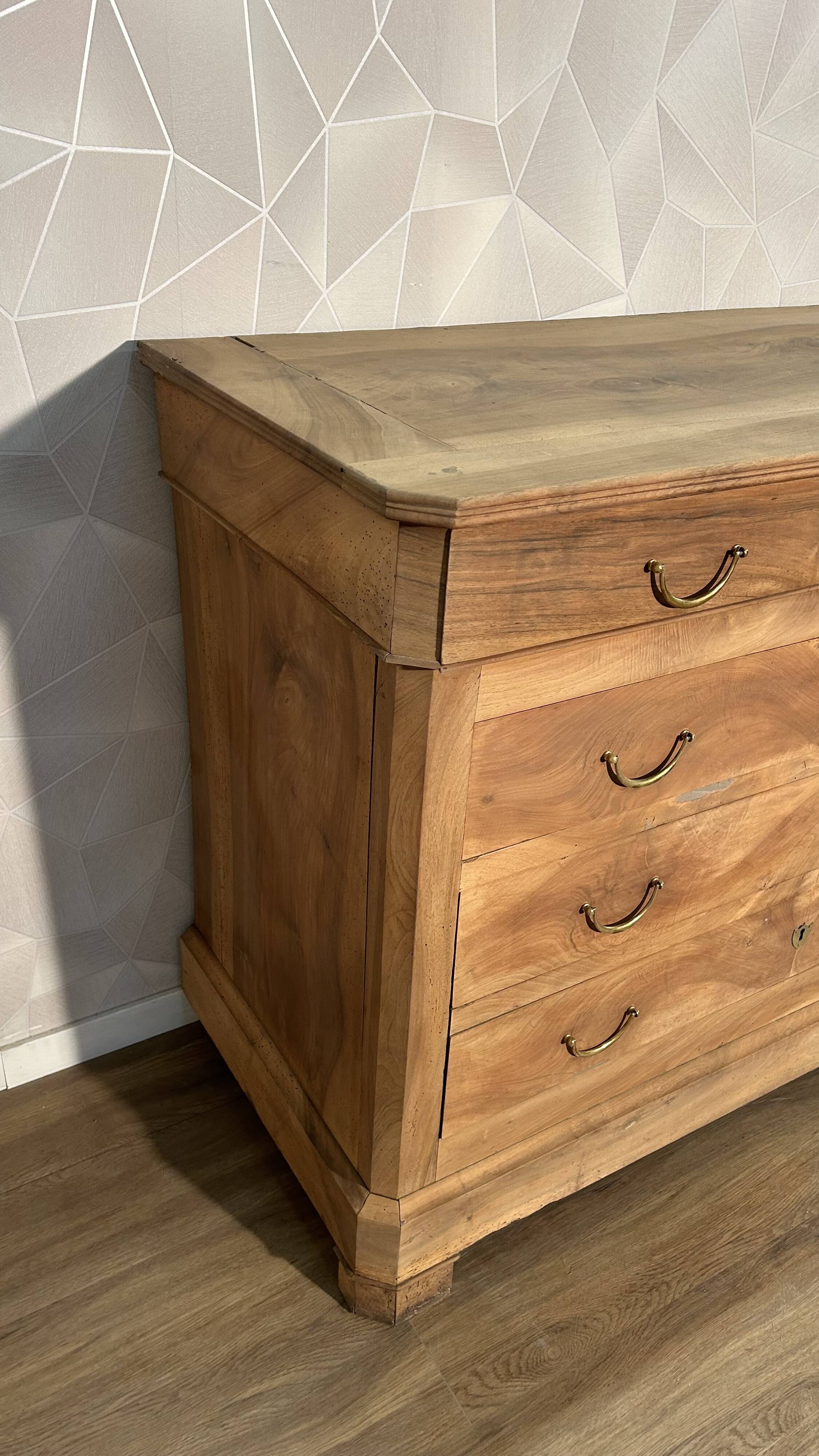 Louis Philipe chest of drawers in solid walnut, airbrushed