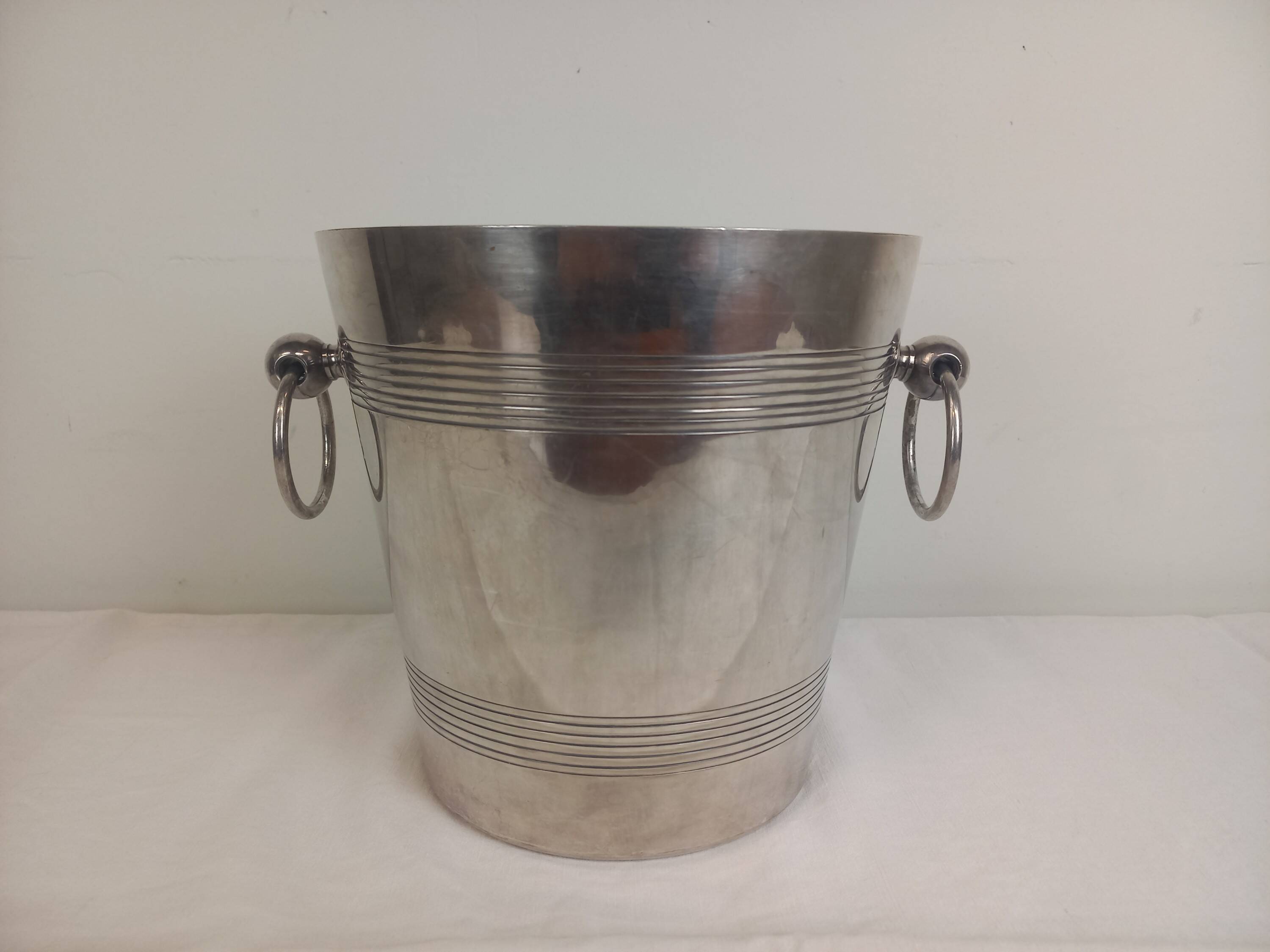 Silver metal champagne seal