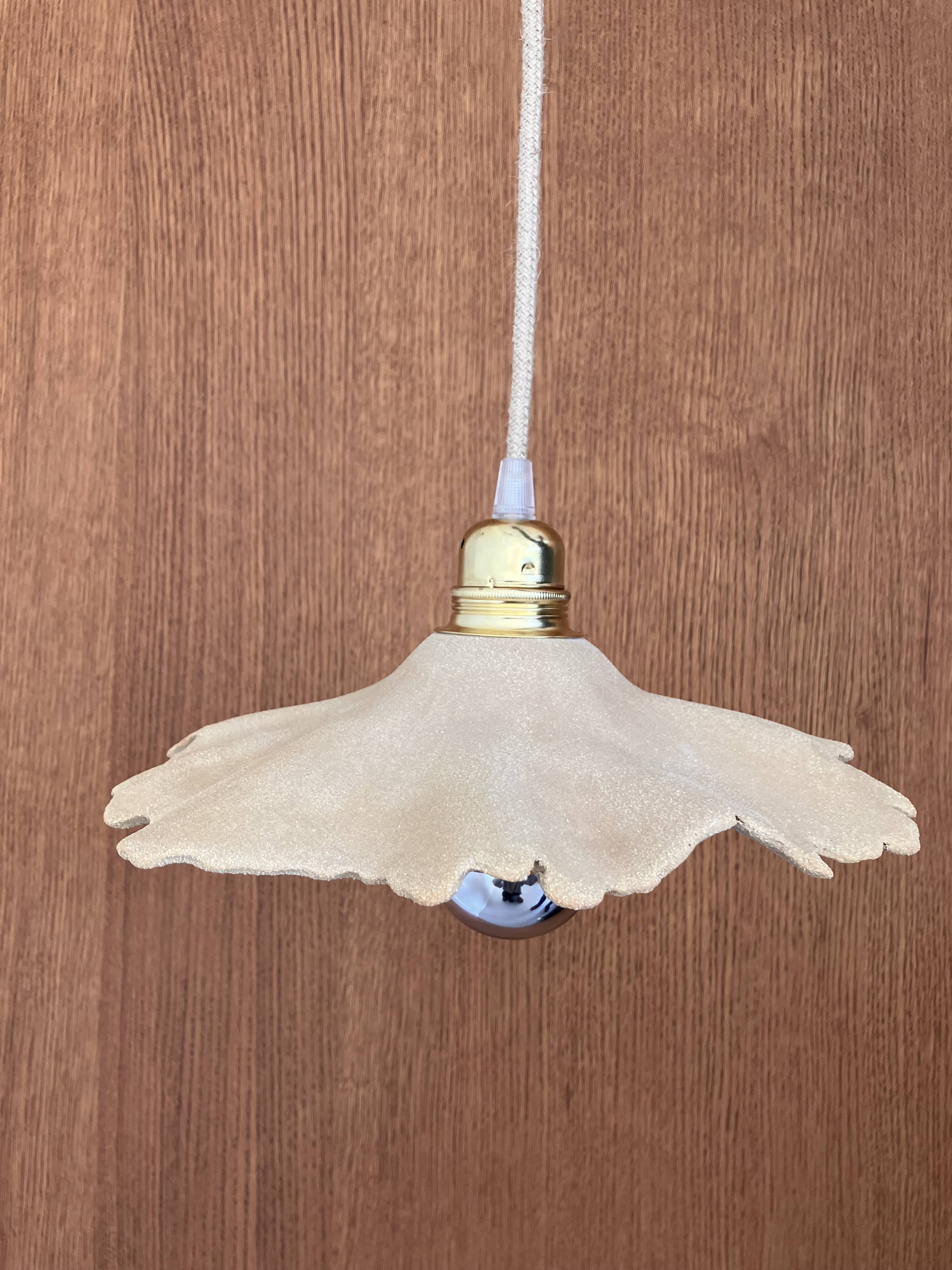 Mid-Century style ceramic flower suspension - beige stoneware
