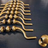 8 poignées tombantes en laiton