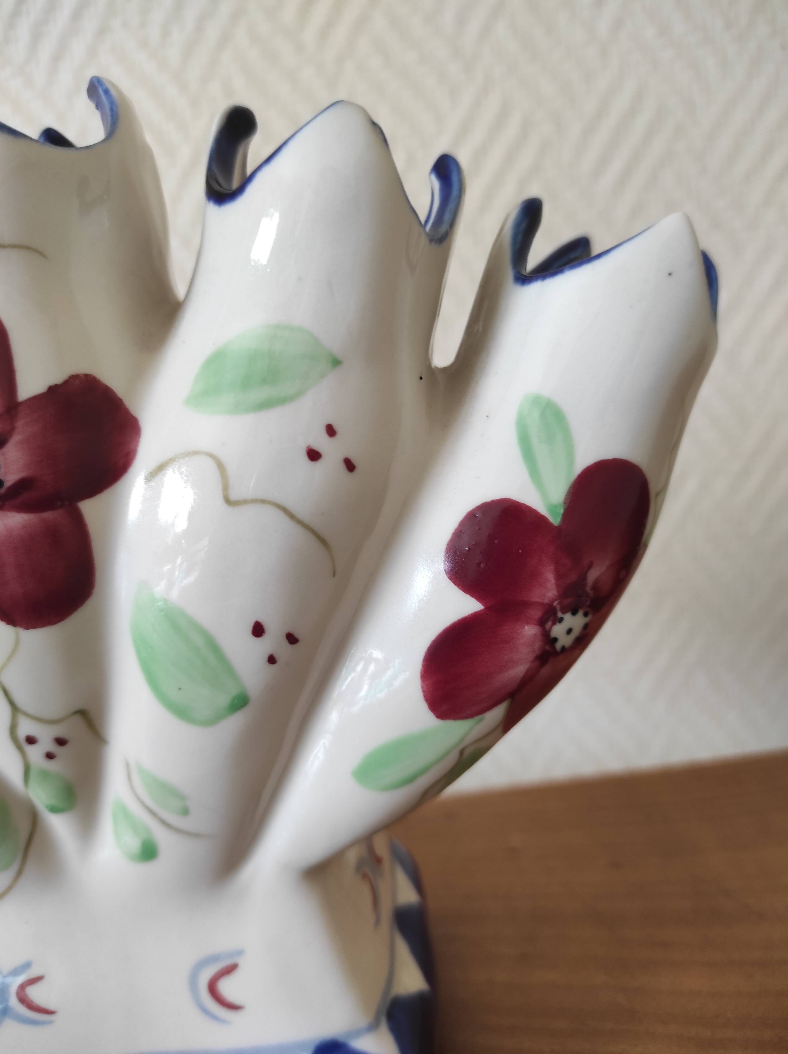 Tulip vase/bouquet holder in hand-painted earthenware