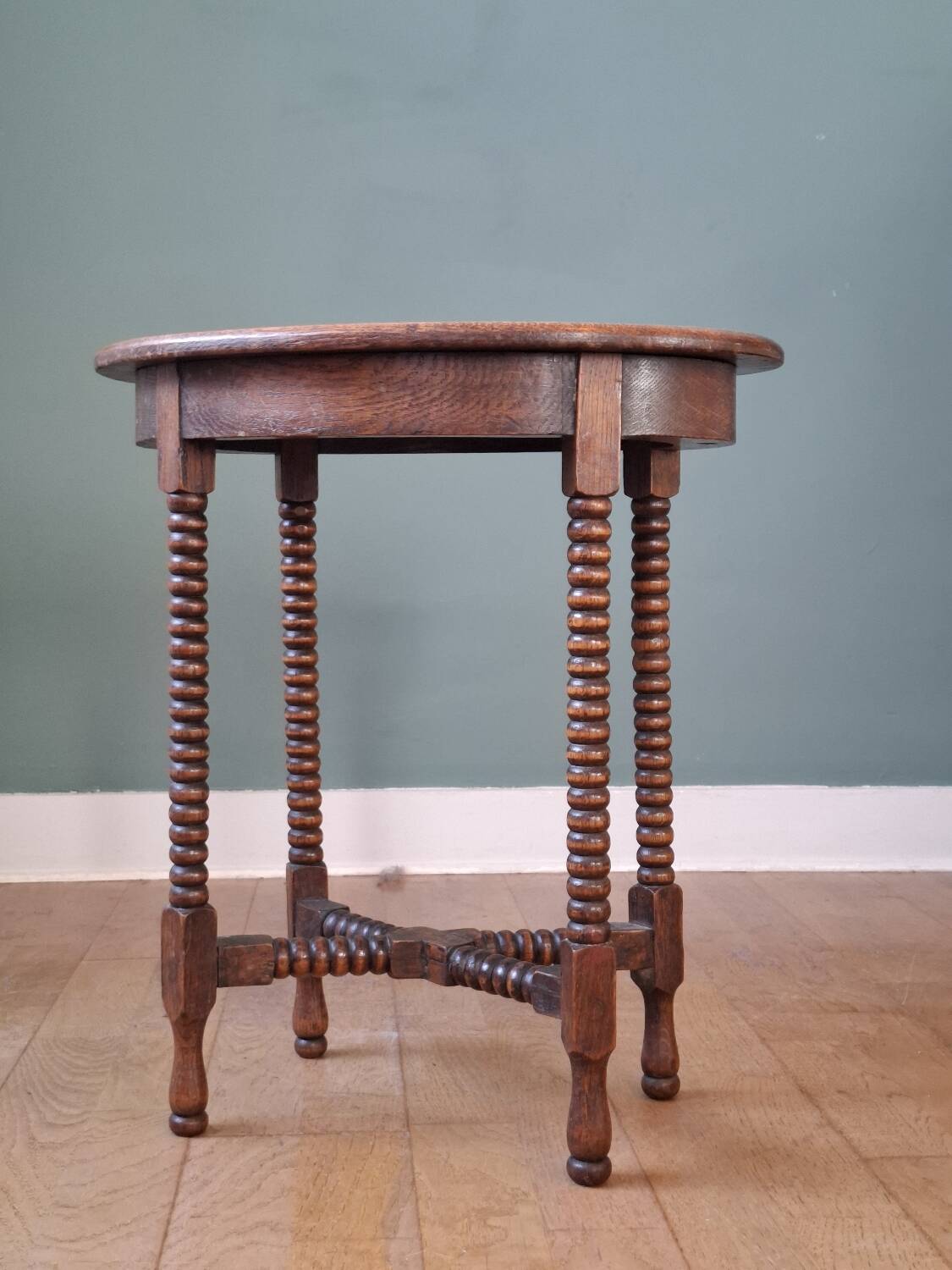 Candle holder side table with spool legs