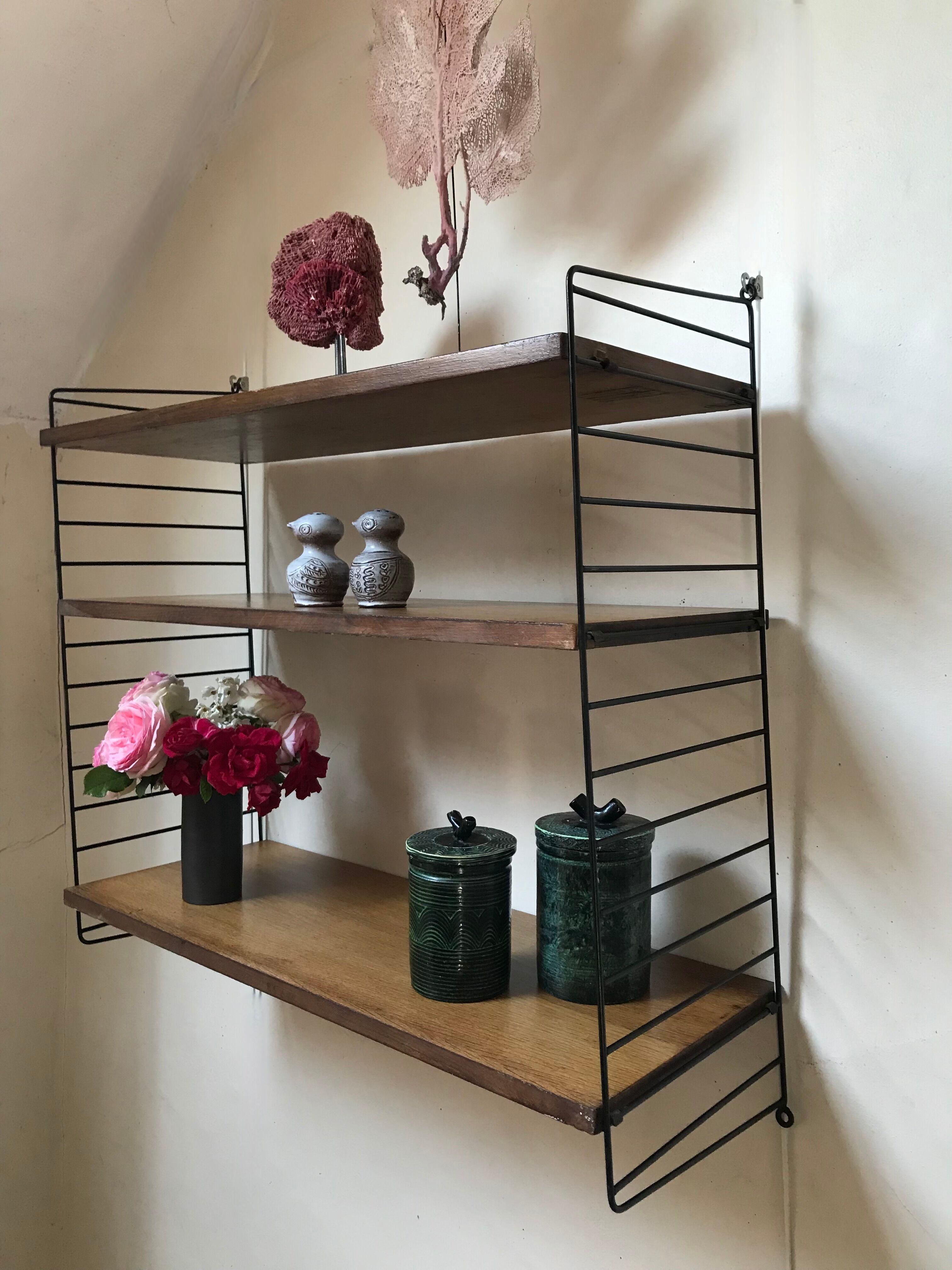 String wall shelf