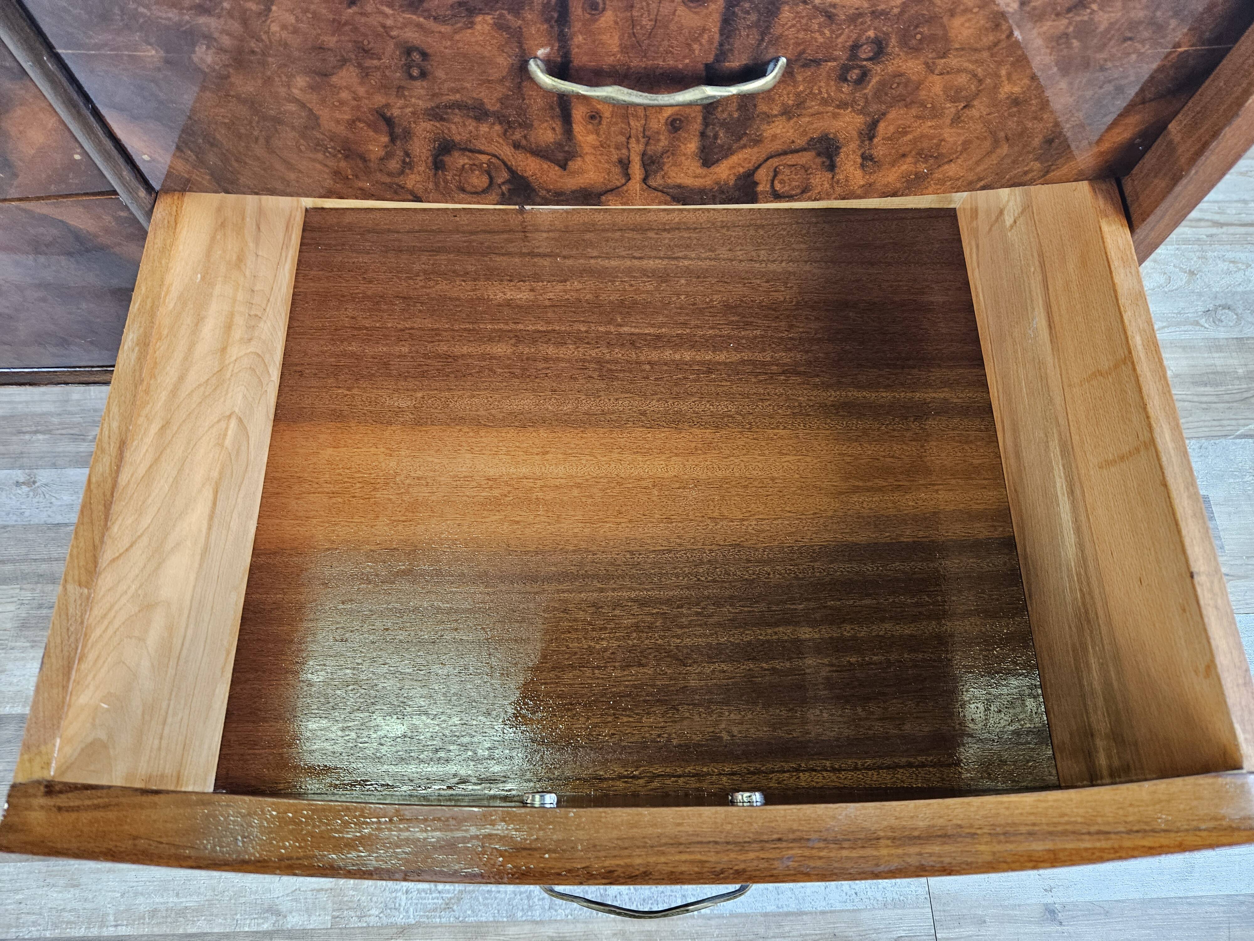 Commode des années 1960 avec verre et six tiroirs