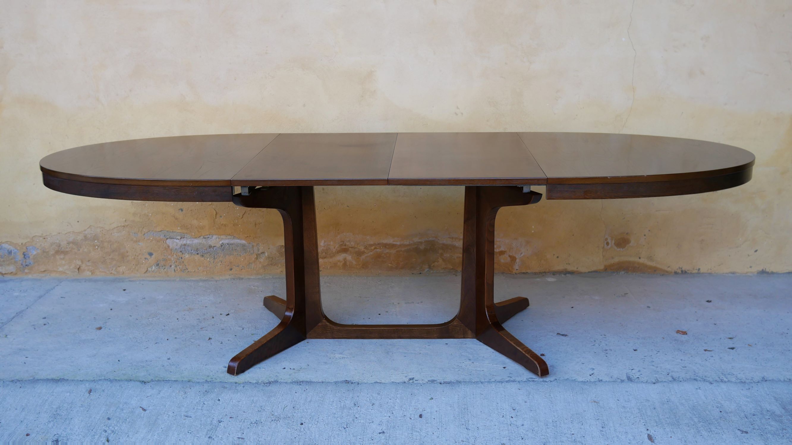 Oval dining table extendable by Baumann