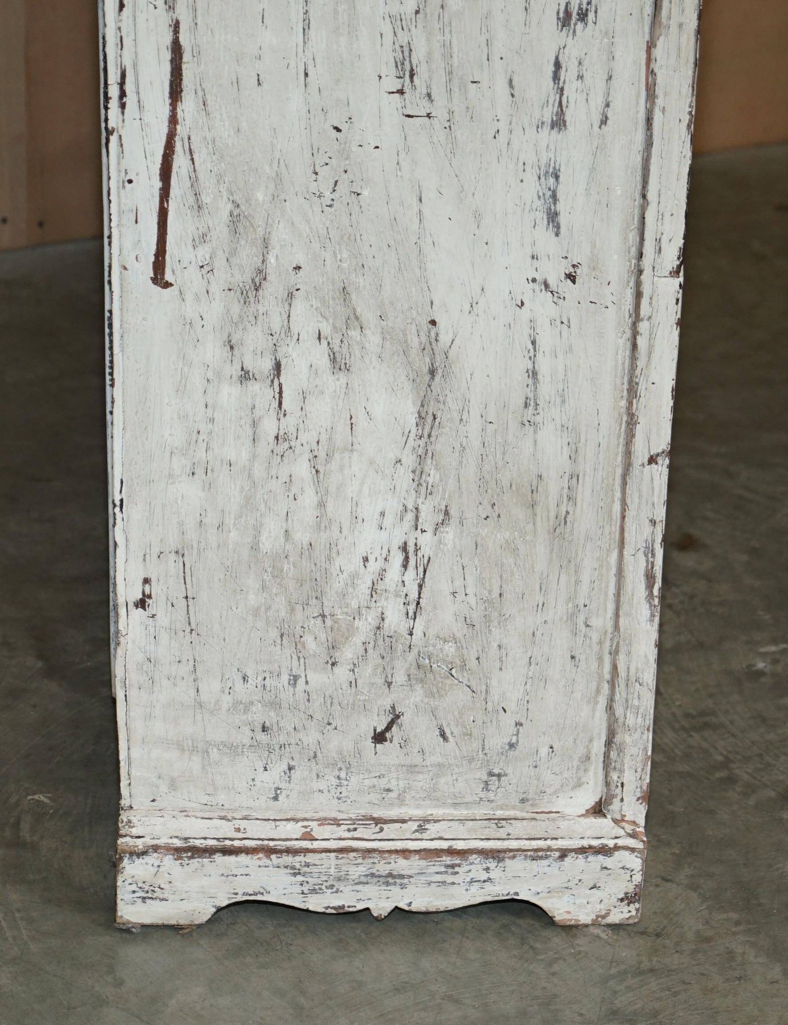 Large antique Anglo-Indian library in carved solid wood with original paint.