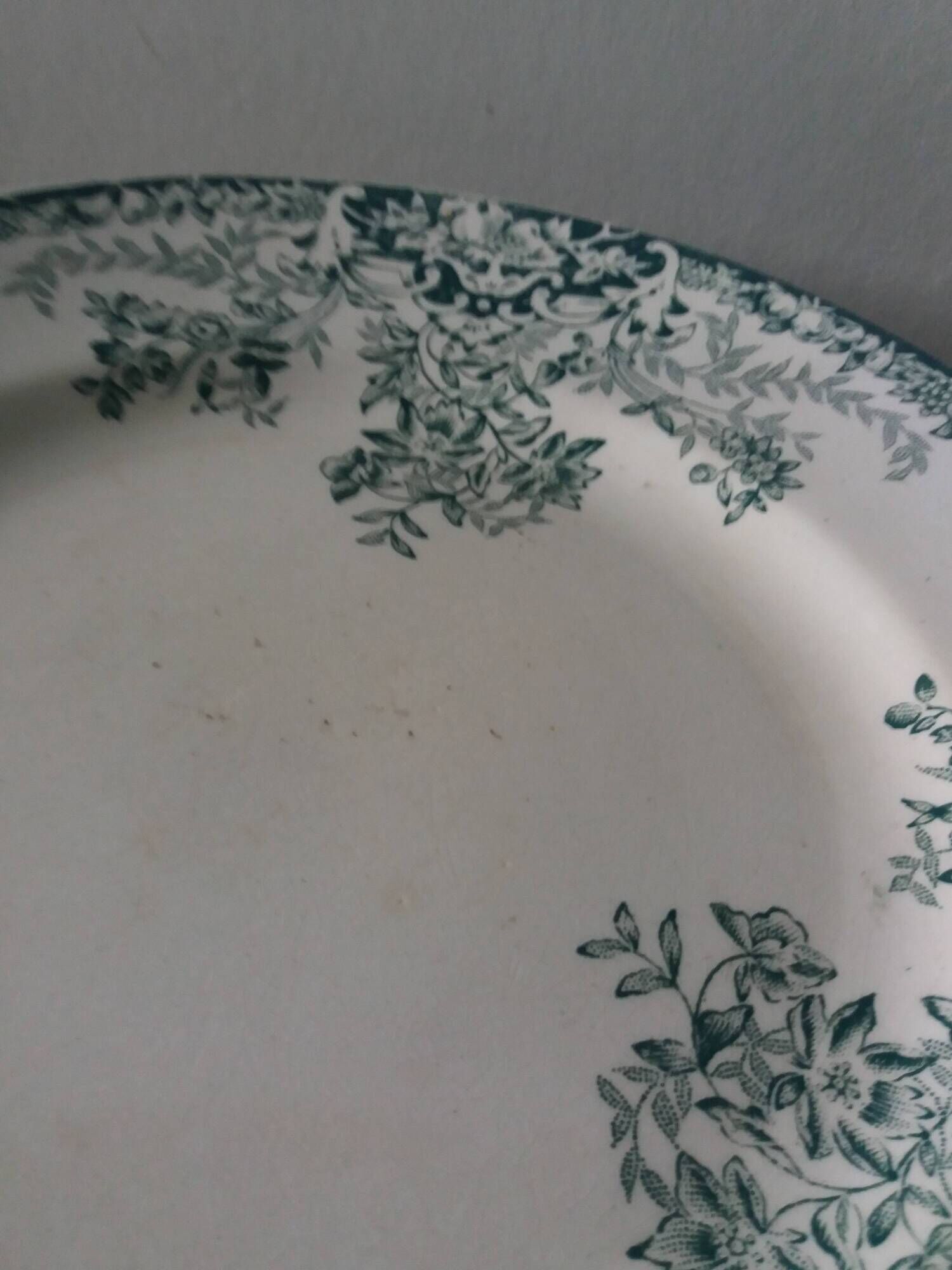 Set of 2 Lebacqz and Bouchart Saint Amand plates, early 20th century