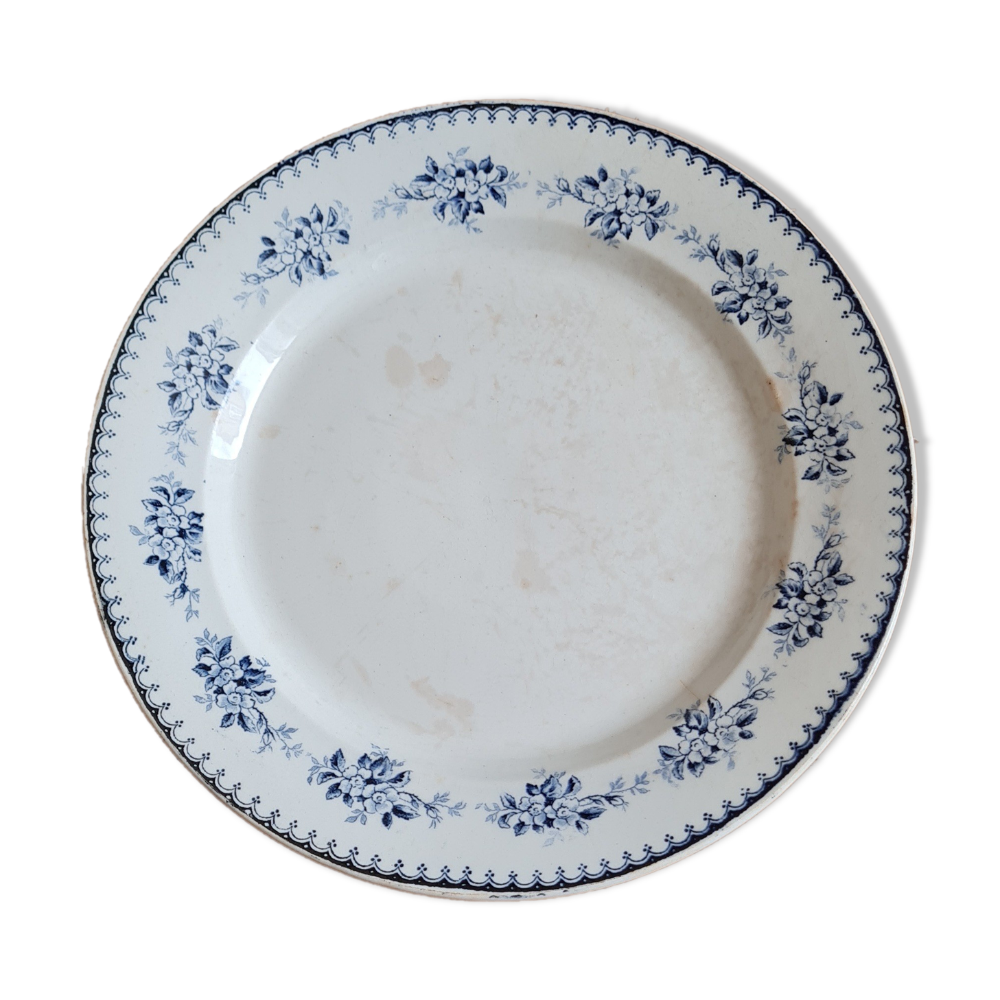 Serving dish in iron earth