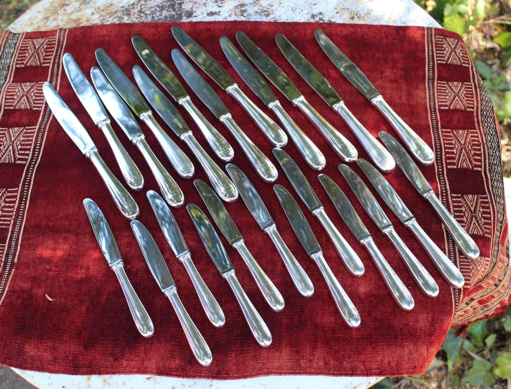 Christofle modele Dax 12 table knives and 12 dessert knives
