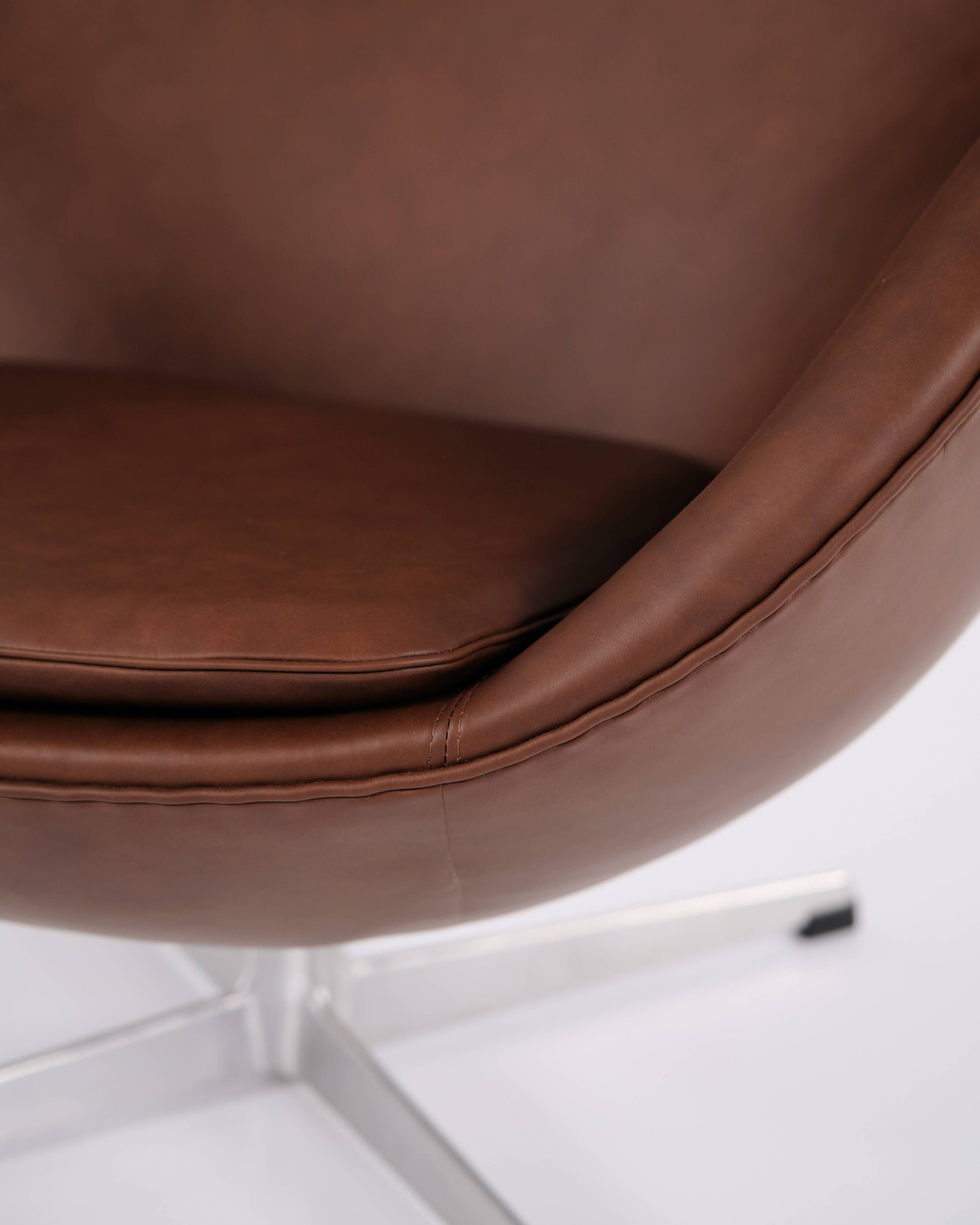 The Egg - Model 3316 - Brown leather - Arne Jacobsen - Fritz Hansen