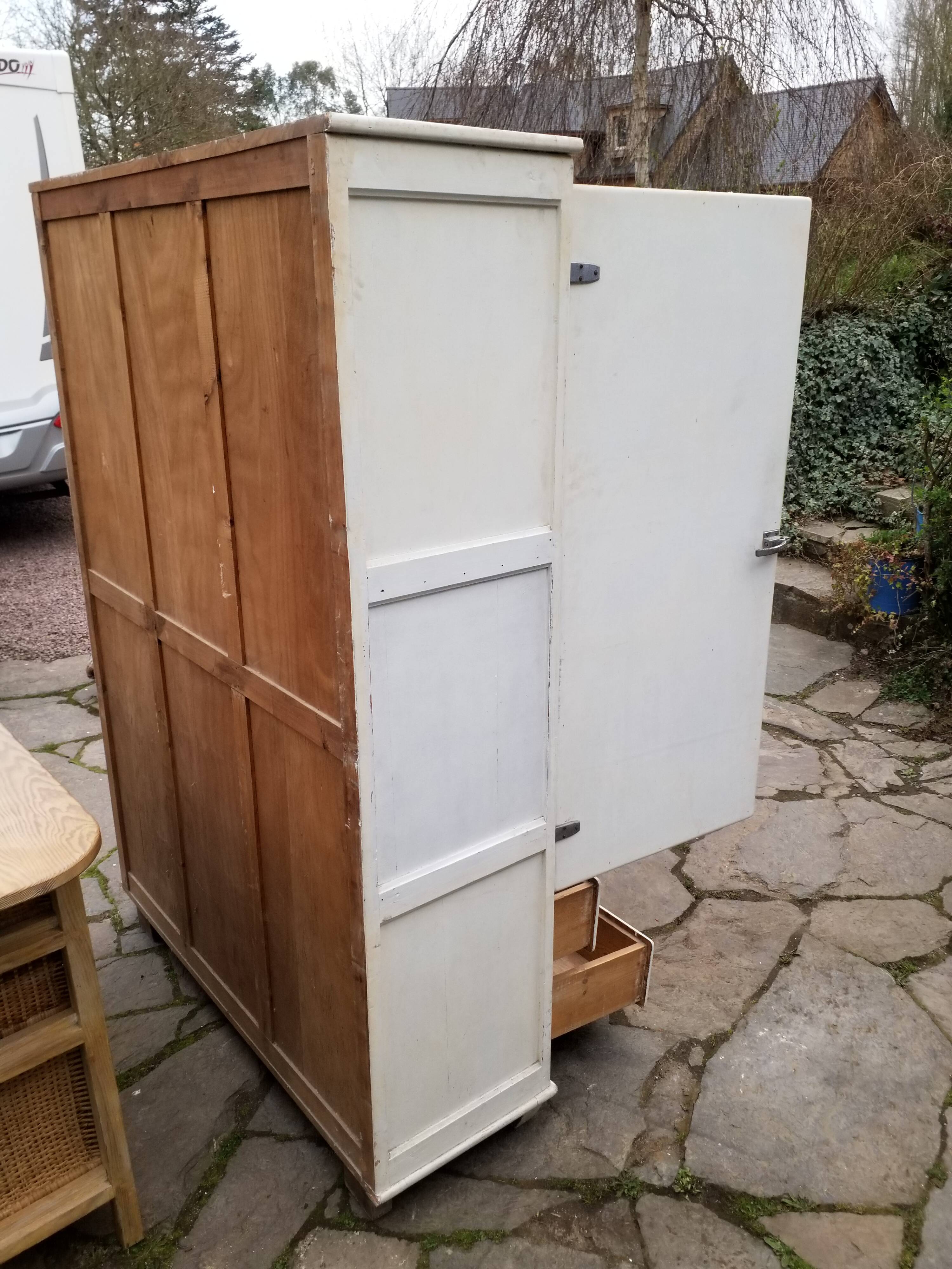 Armoire parisienne