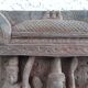 Bas relief indien en bois exotique