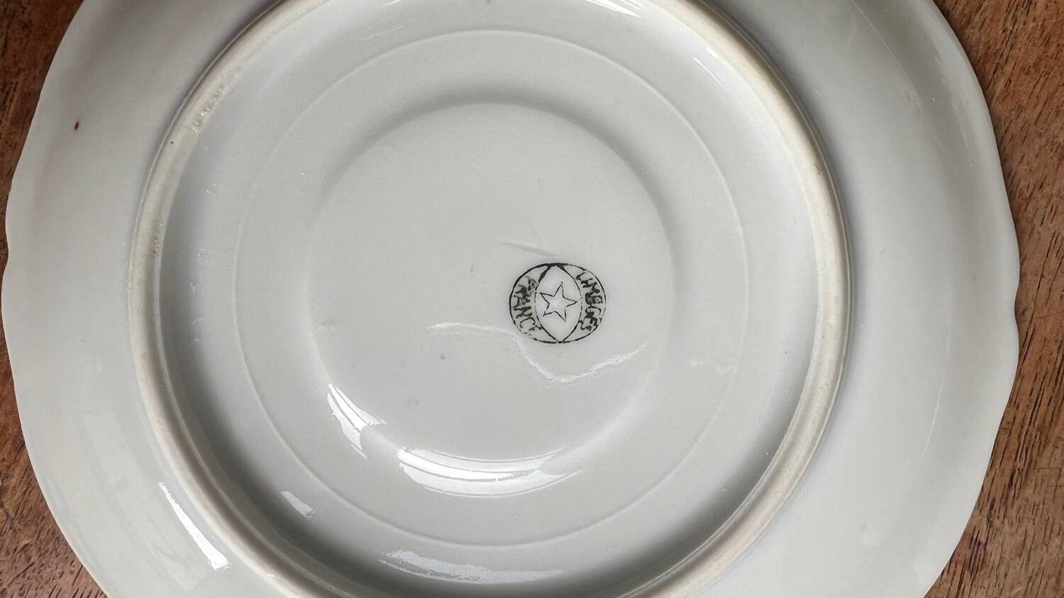 Service ancien à café/thé – tasses et soucoupes en porcelaine de Limoges.