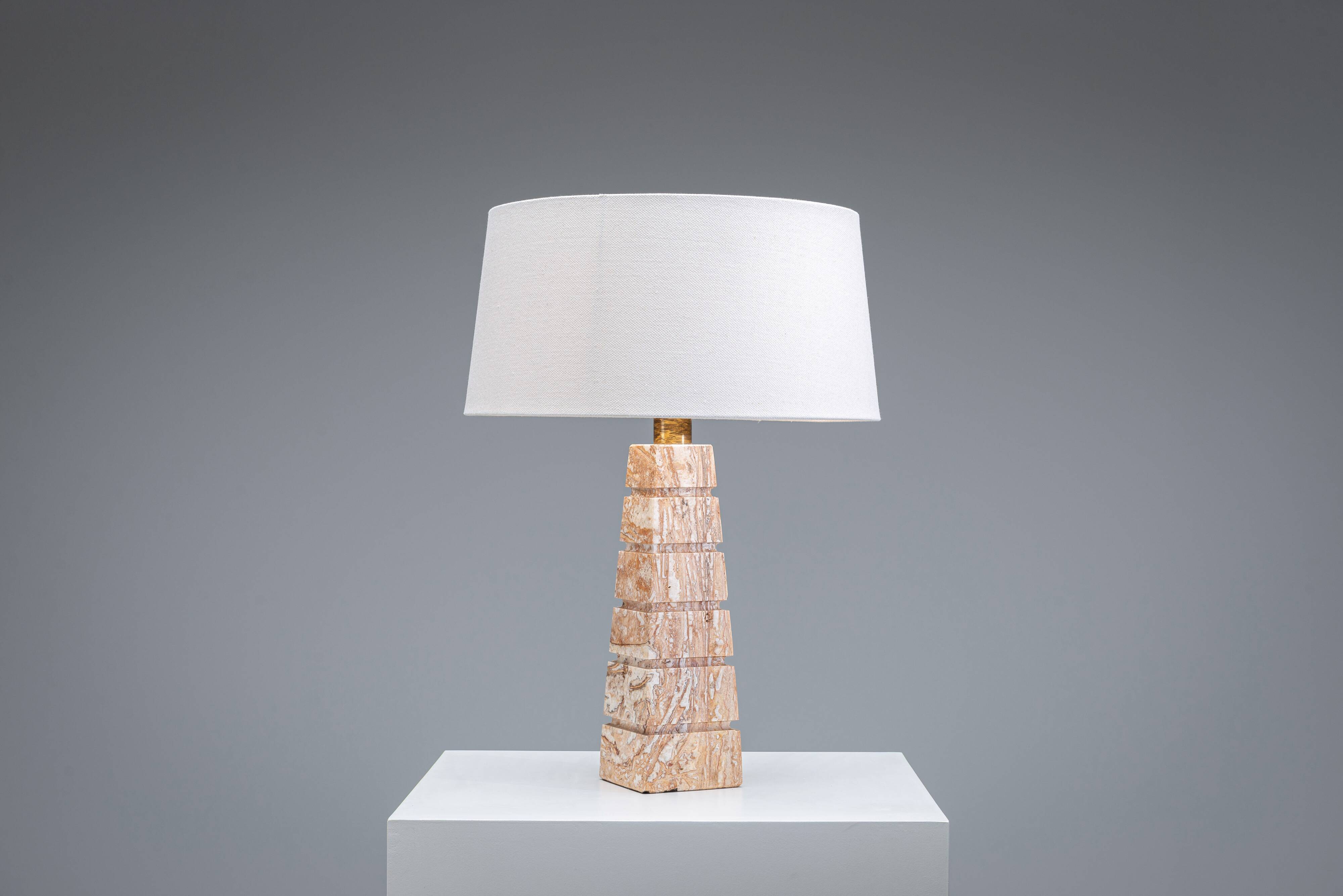 Geometric pyramid shaped travertine-onyx table lamp
