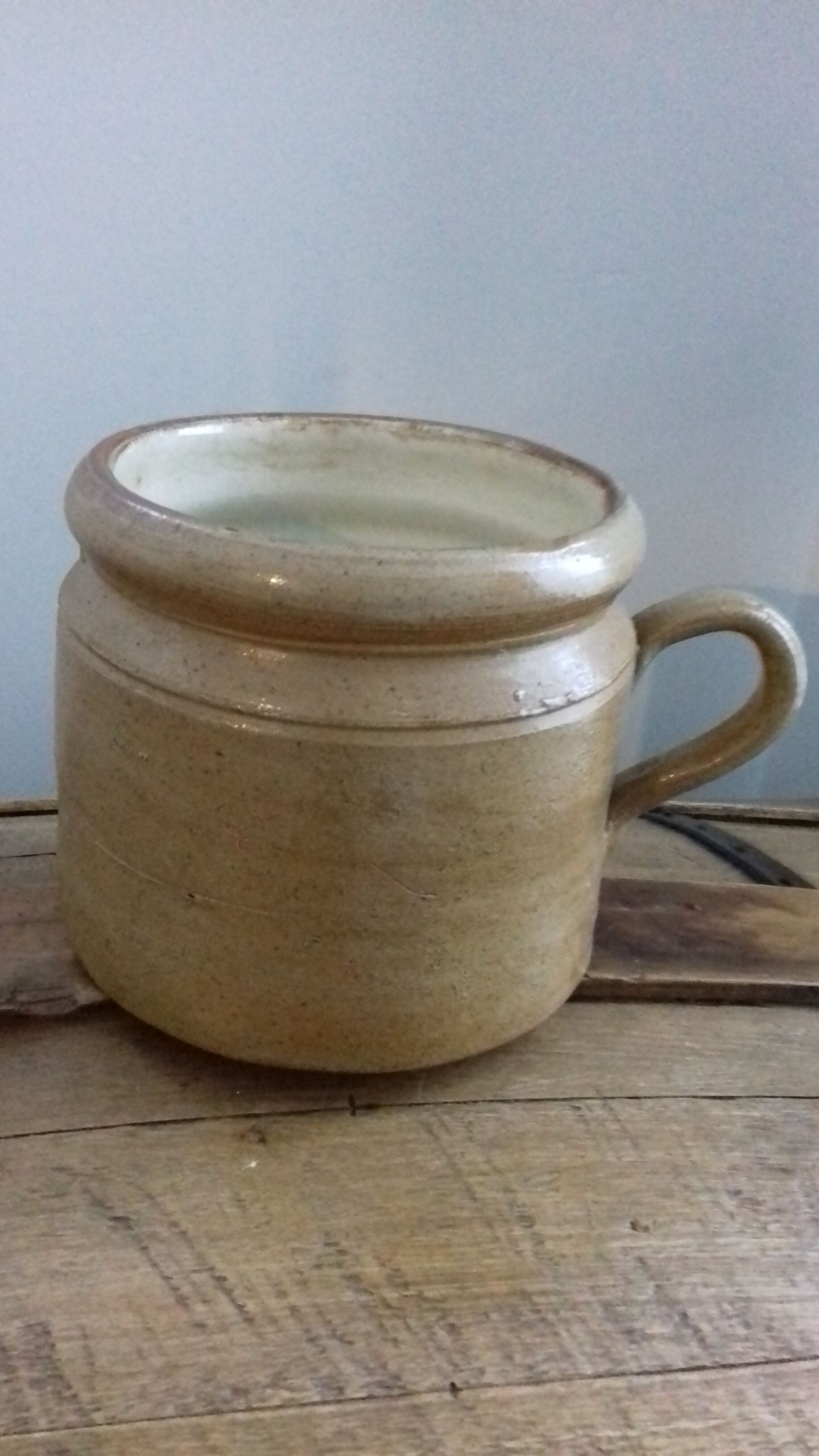 Sandstone pot with a cove