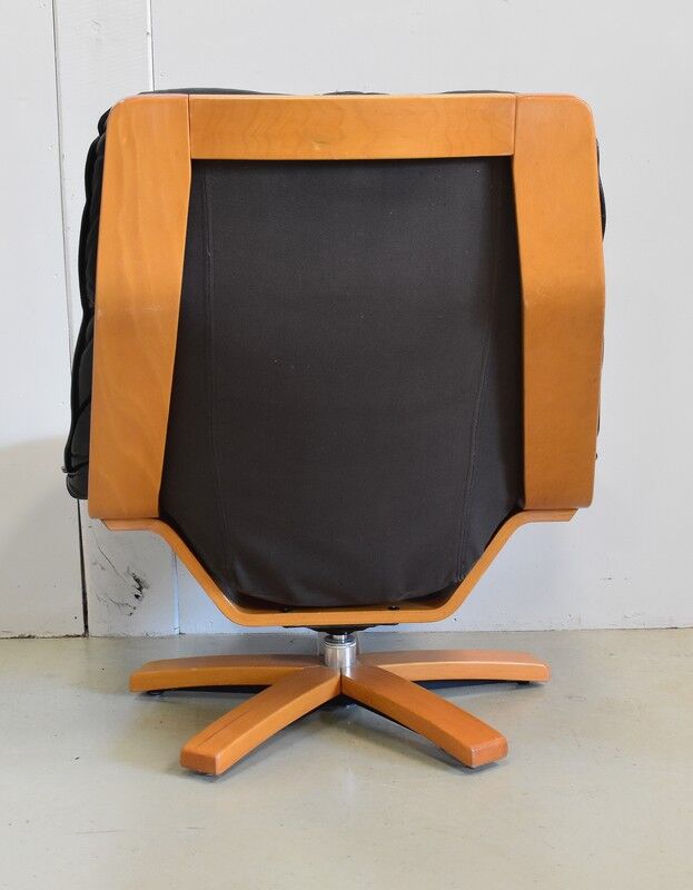 Leather and beech relaxation chair - 1970 / 1980