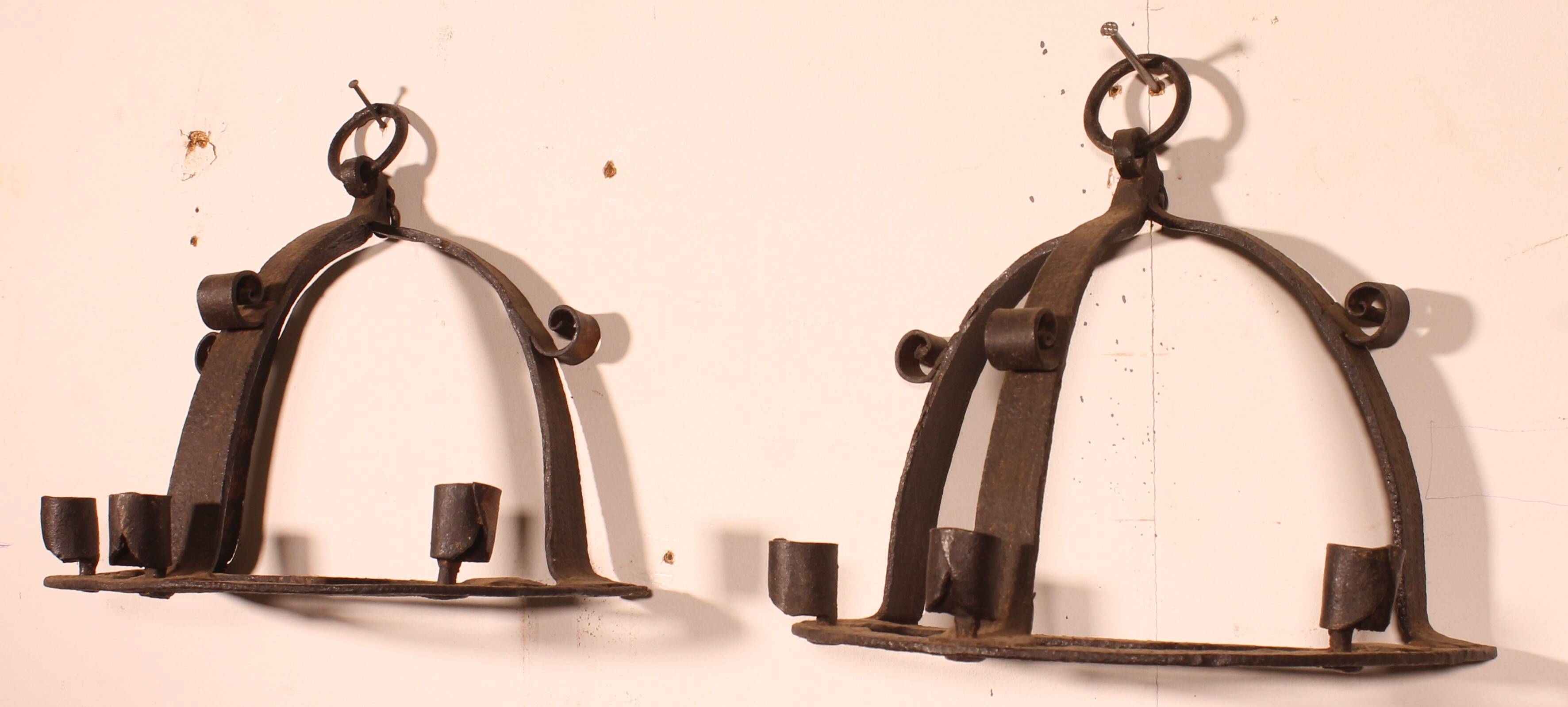 Paire d’appliques en fer forgé de style médieval