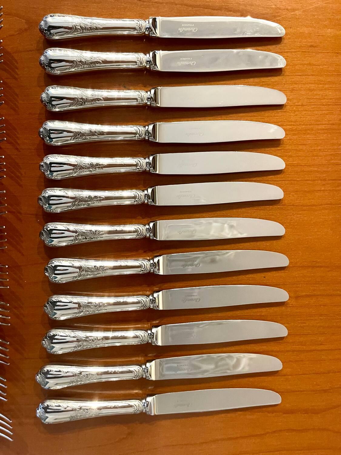 Christofle France, 12 dessert knives and 12 dessert forks in new condition.