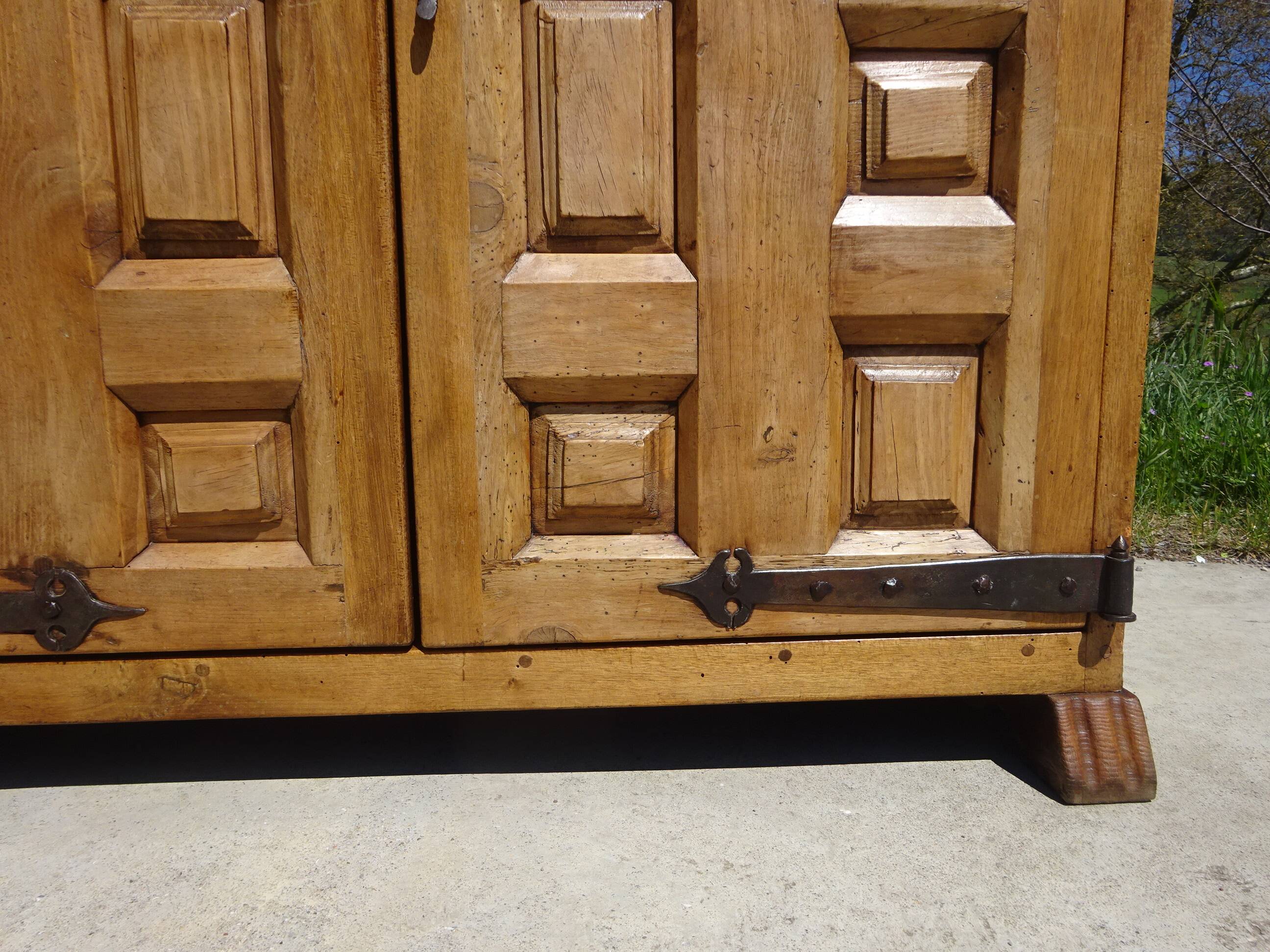 Old Tuscan sideboard, shallow depth