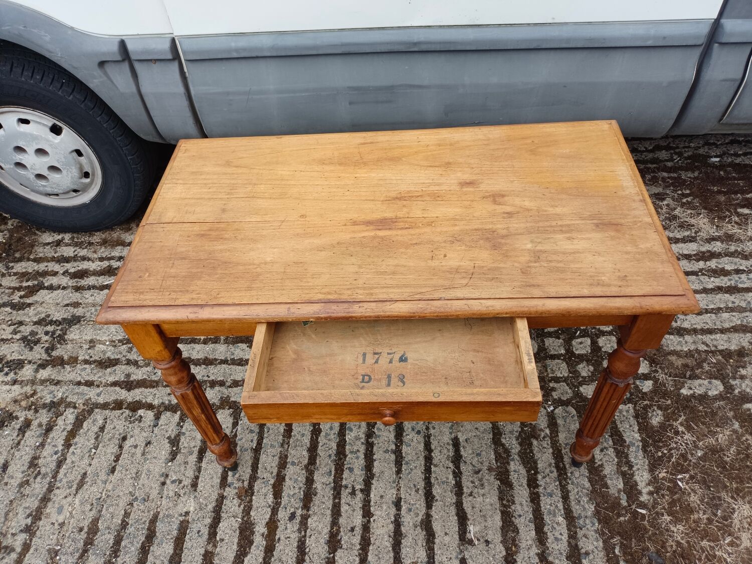 Table bureau