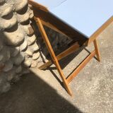 Foldable child desk
