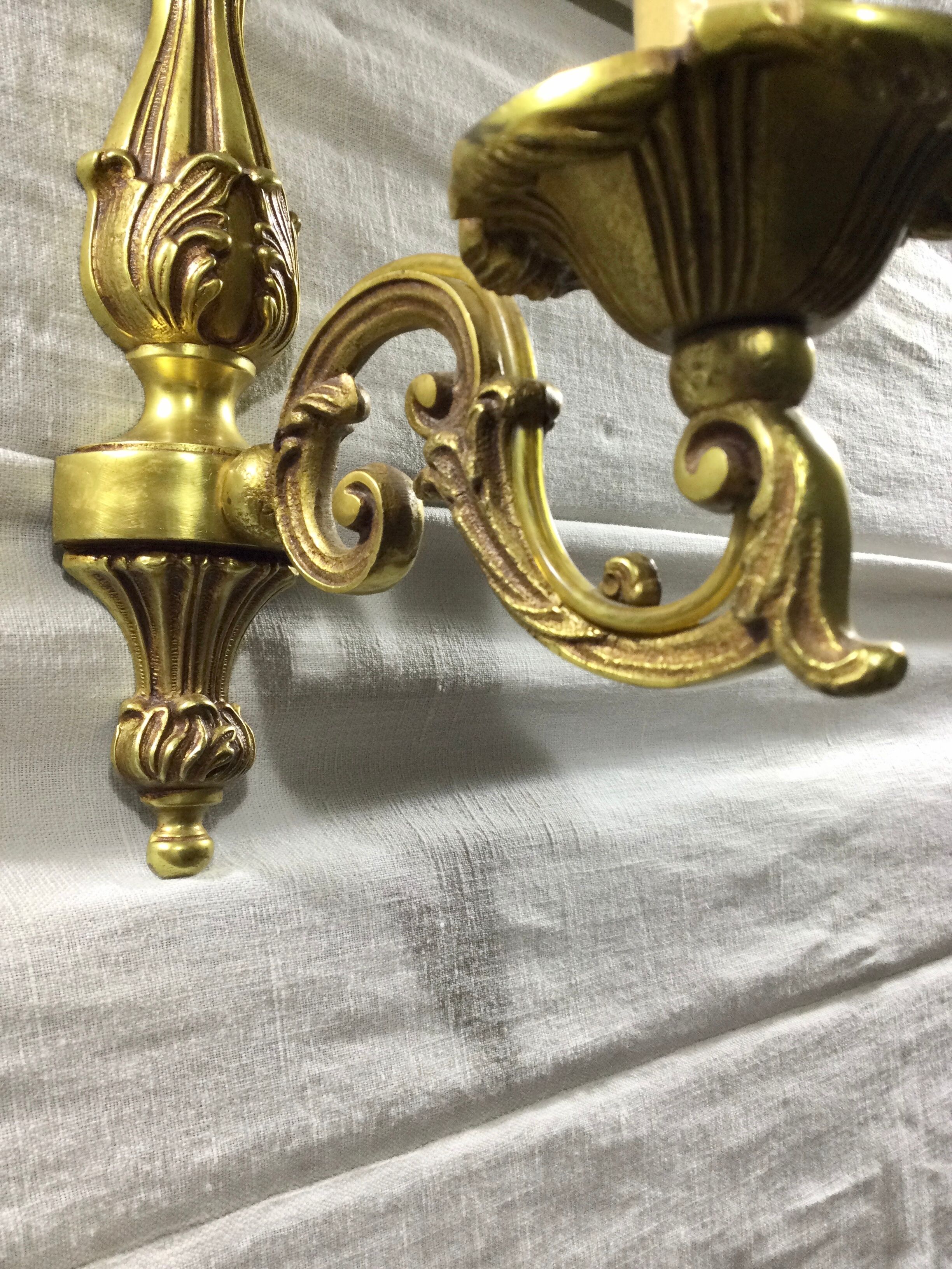Applies 1 bronze light in Louis XV style