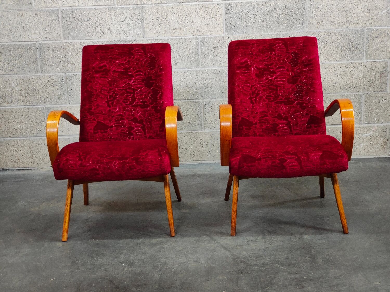 Pair of 6951 red velvet armchairs by Jaroslav Smidek for Ton