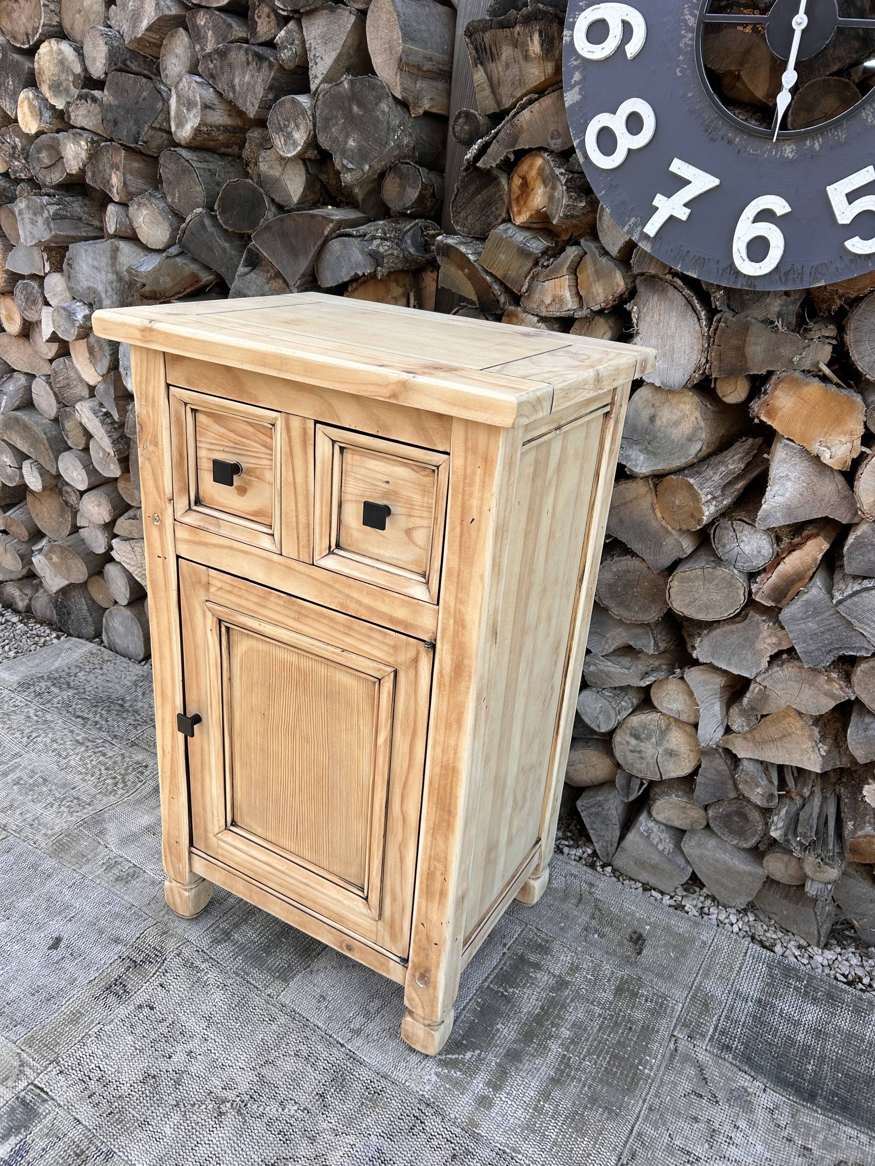 Meuble de rangement ancien bois