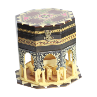 Wood jewelry box
