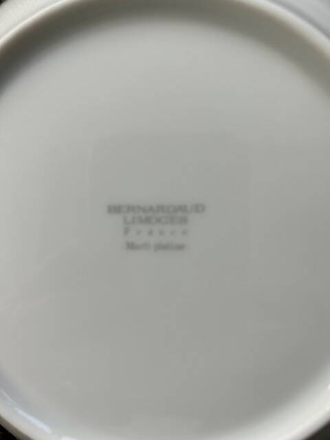 Bernardaud Limoges table service platinum model, 45 pieces