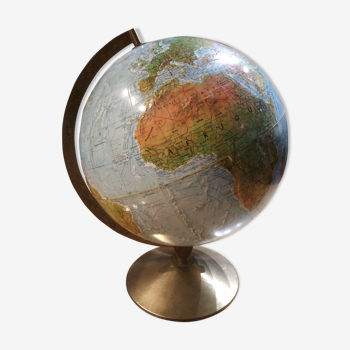 Globe terrestre en relief