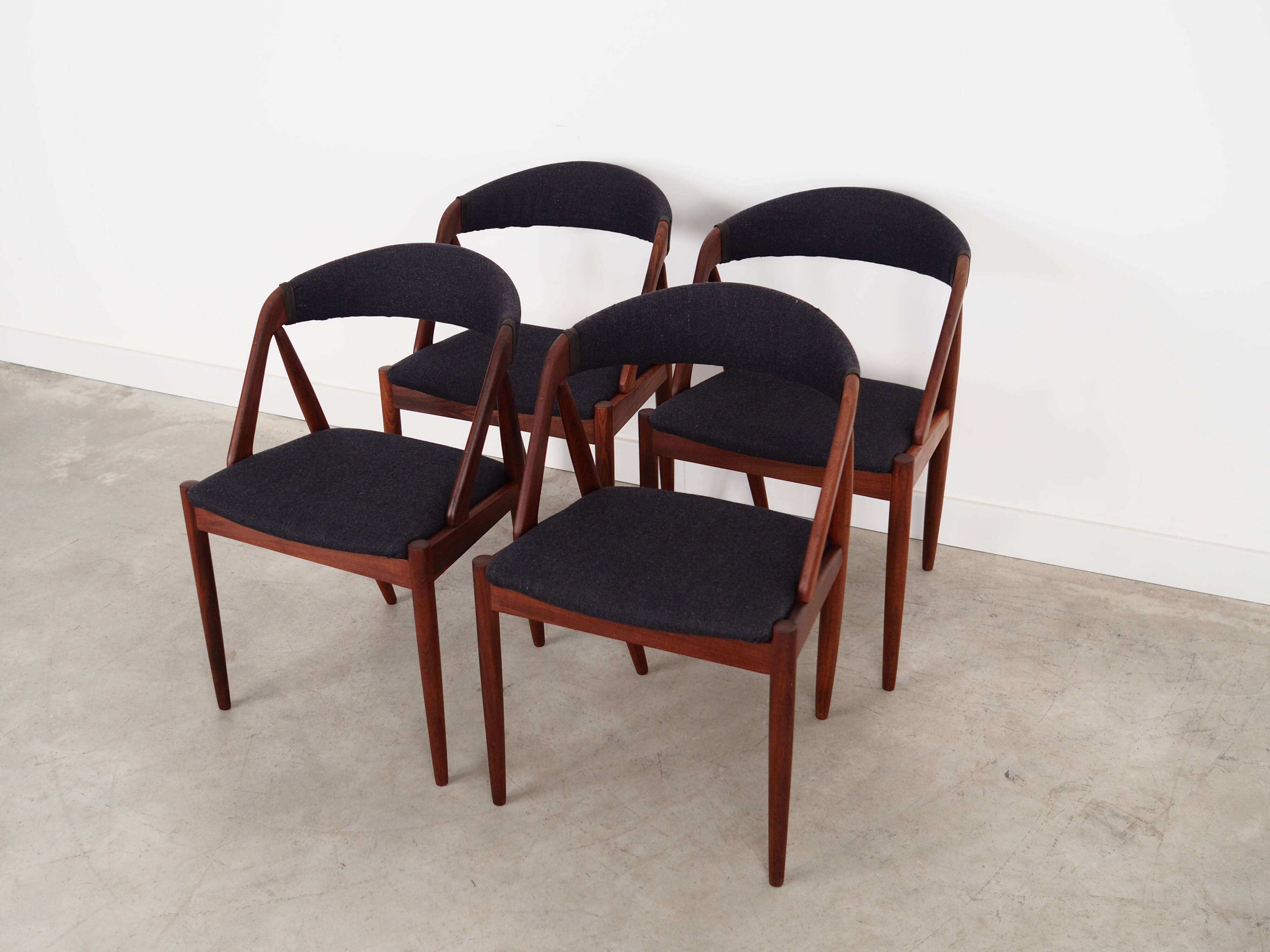 Ensemble de quatre chaises en teck, design danois, années 1970, designer : Kai Kristiansen