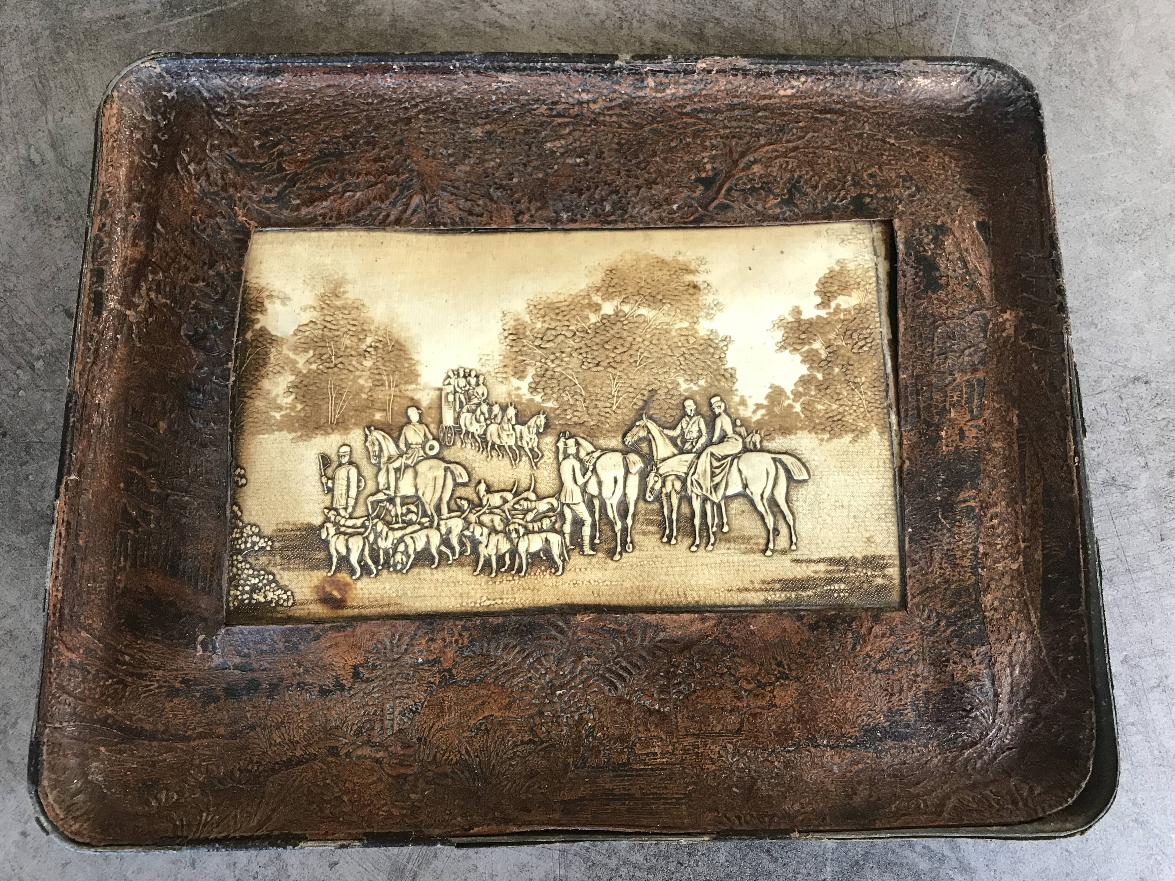 Nécessaire de bureau ancien laiton et cuir, 1 plateau avec 4 pots décor chasse à courre