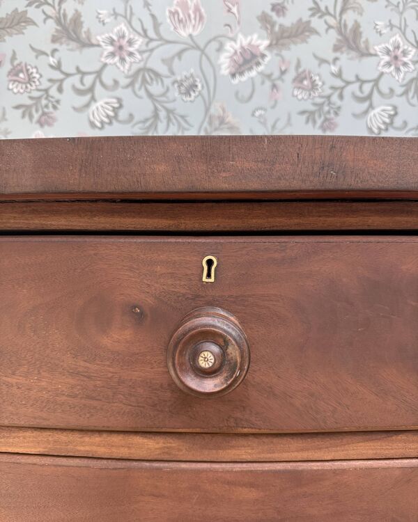 Commode anglaise ancienne, rénovée