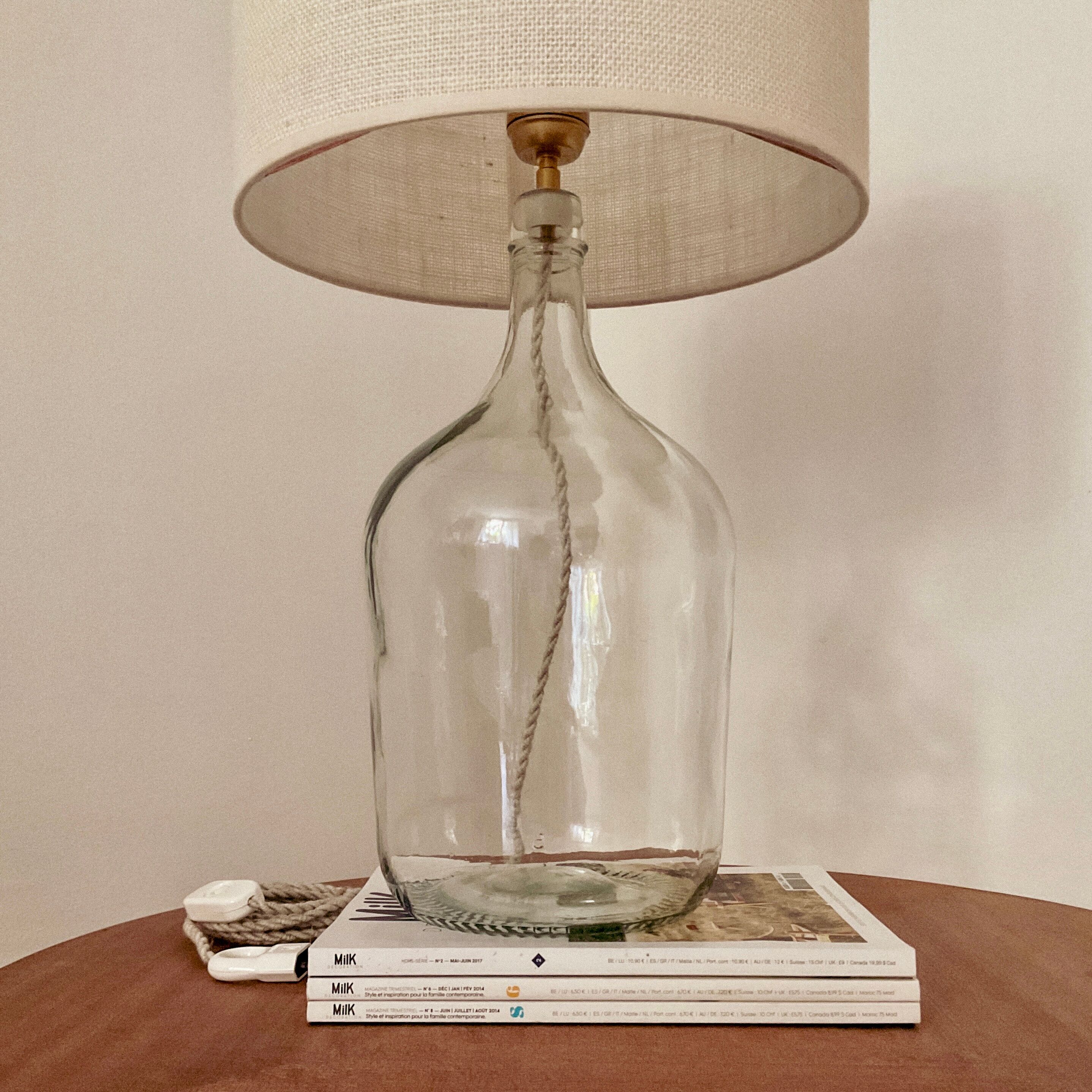 Demijohn lamp and ecru jute