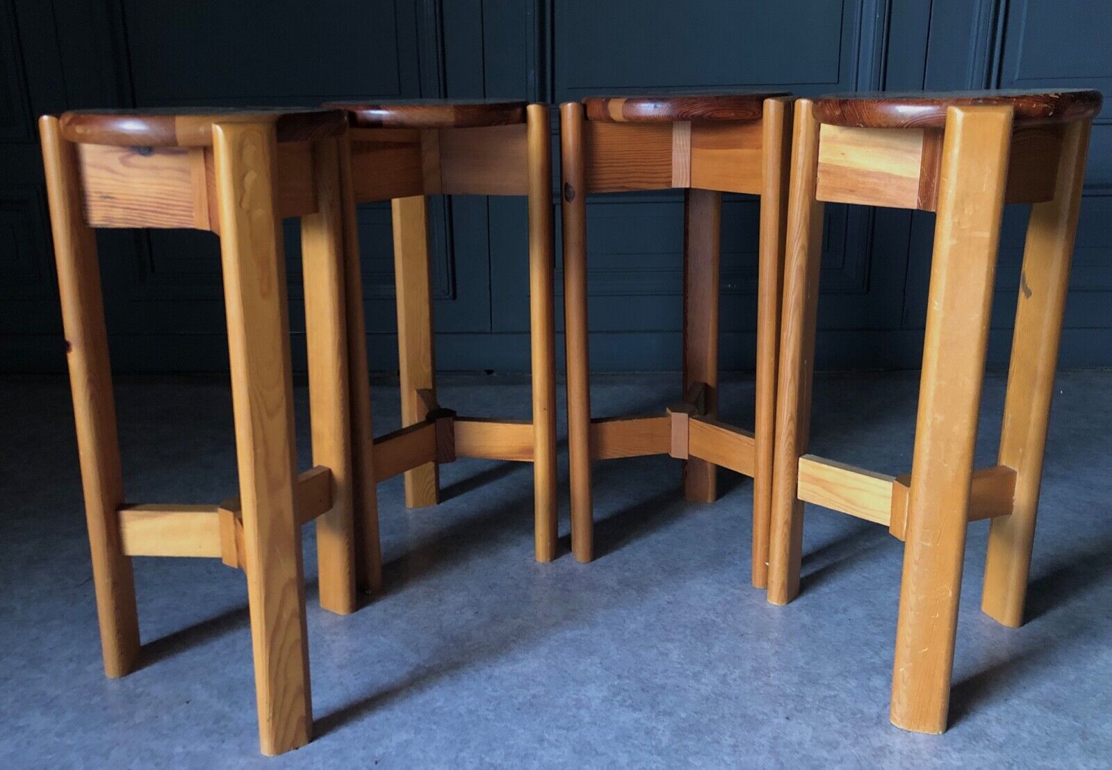 Suite of 4 1970 pine stools with wings
