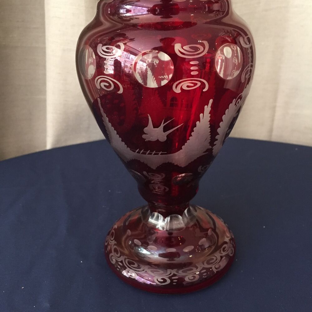 Burgundy burgundy bohemian glass vase tranparent and grave