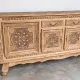 Buffet en bois massif mouluré