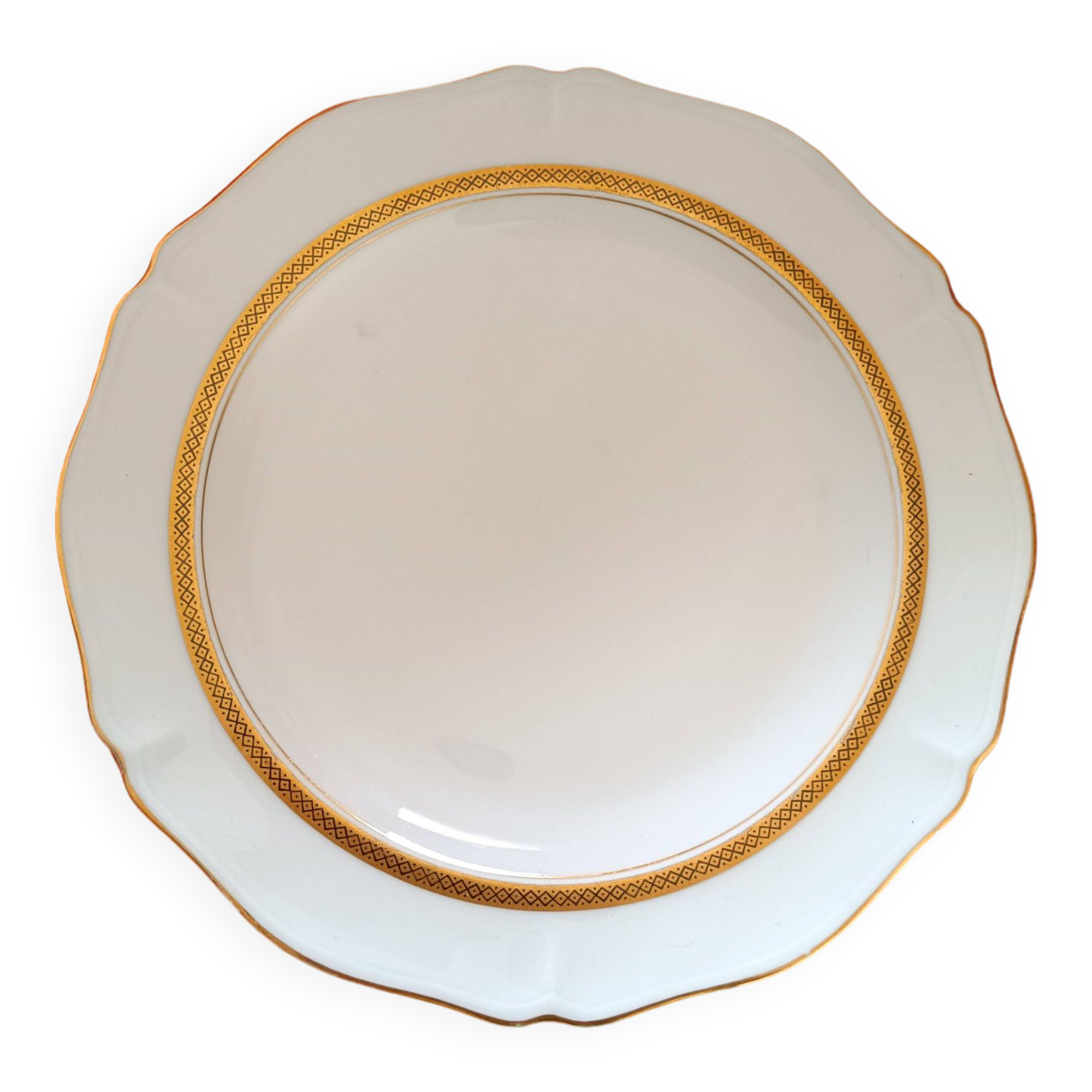 Round plar in Montanbert art porcelain. White rimmed with matte gold.