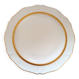 Round plar in Montanbert art porcelain. White rimmed with matte gold.
