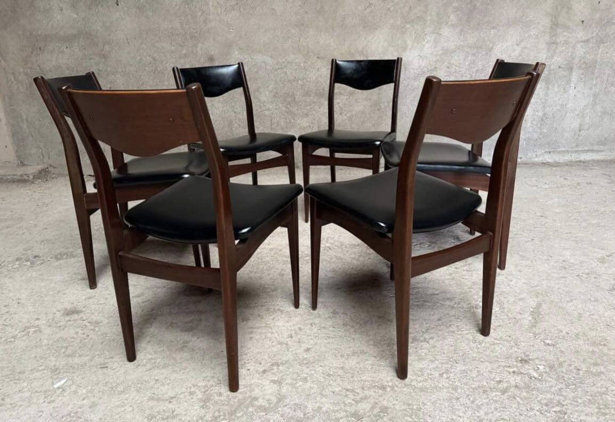 Series Set of 6 vintage Scandinavian rosewood chairs from the 1960s