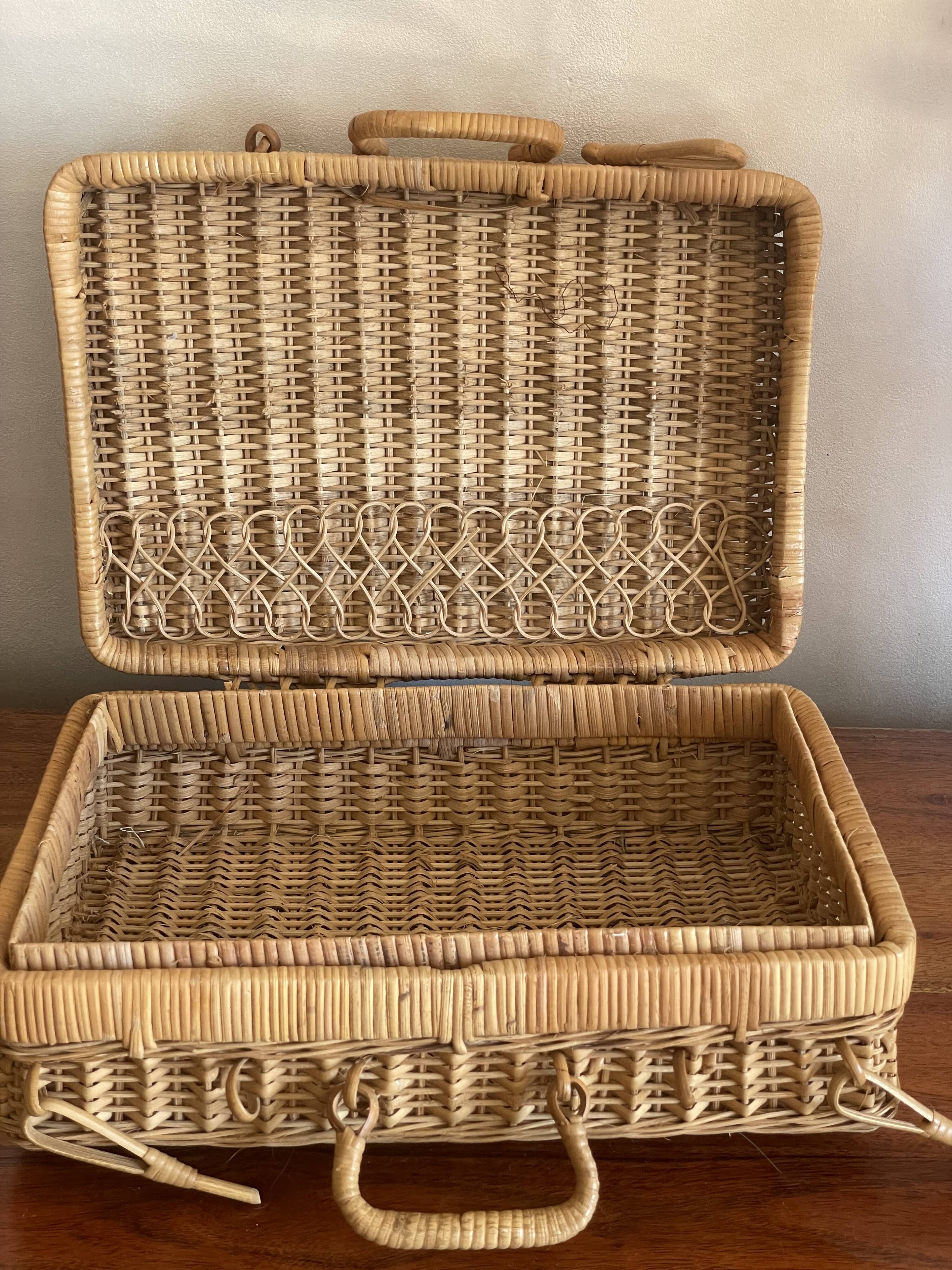 Small wicker case