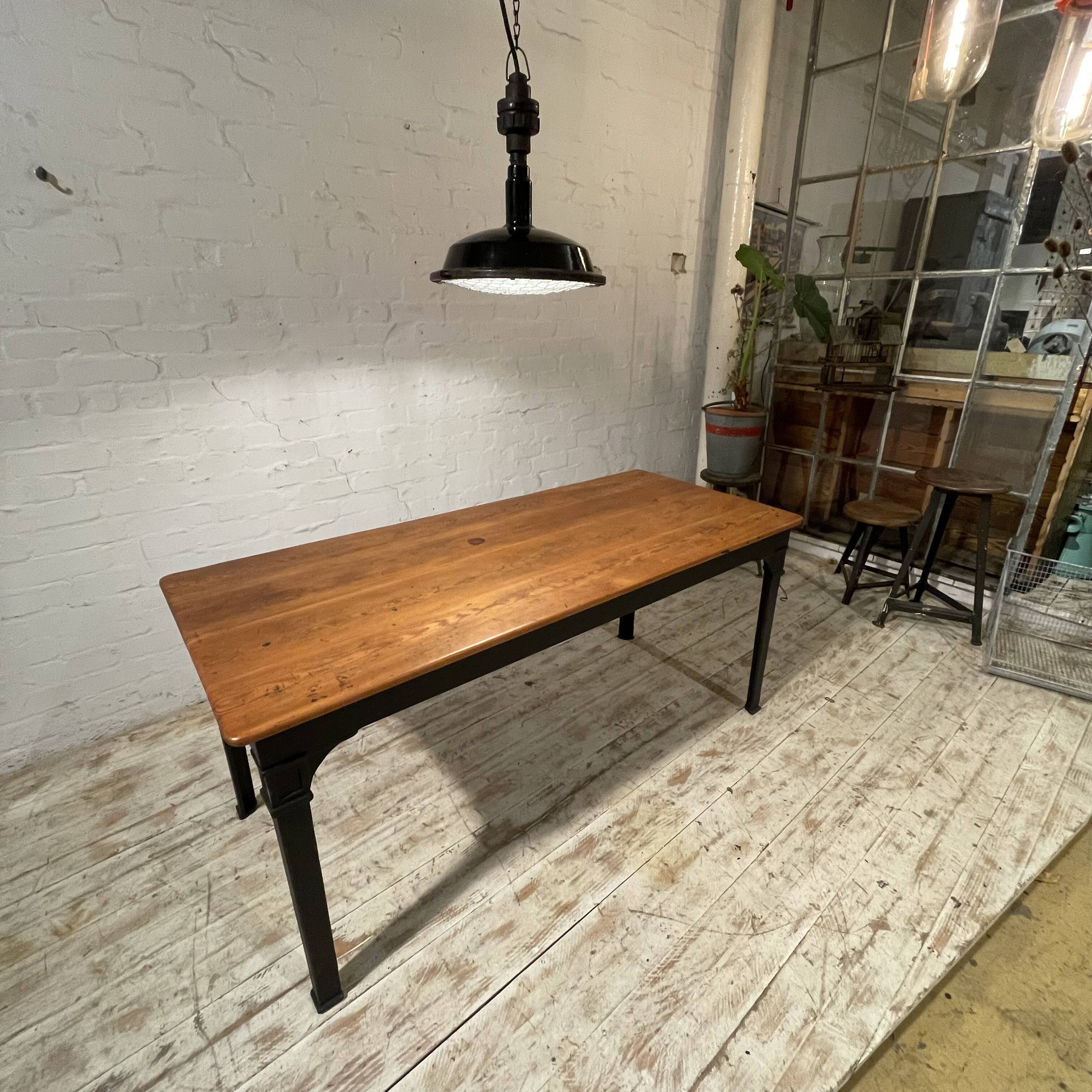 Esstisch „Telegraf“ Originalplatte Kiefer