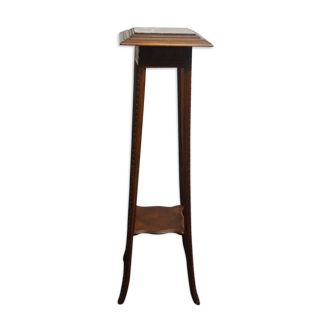 Pedestal table