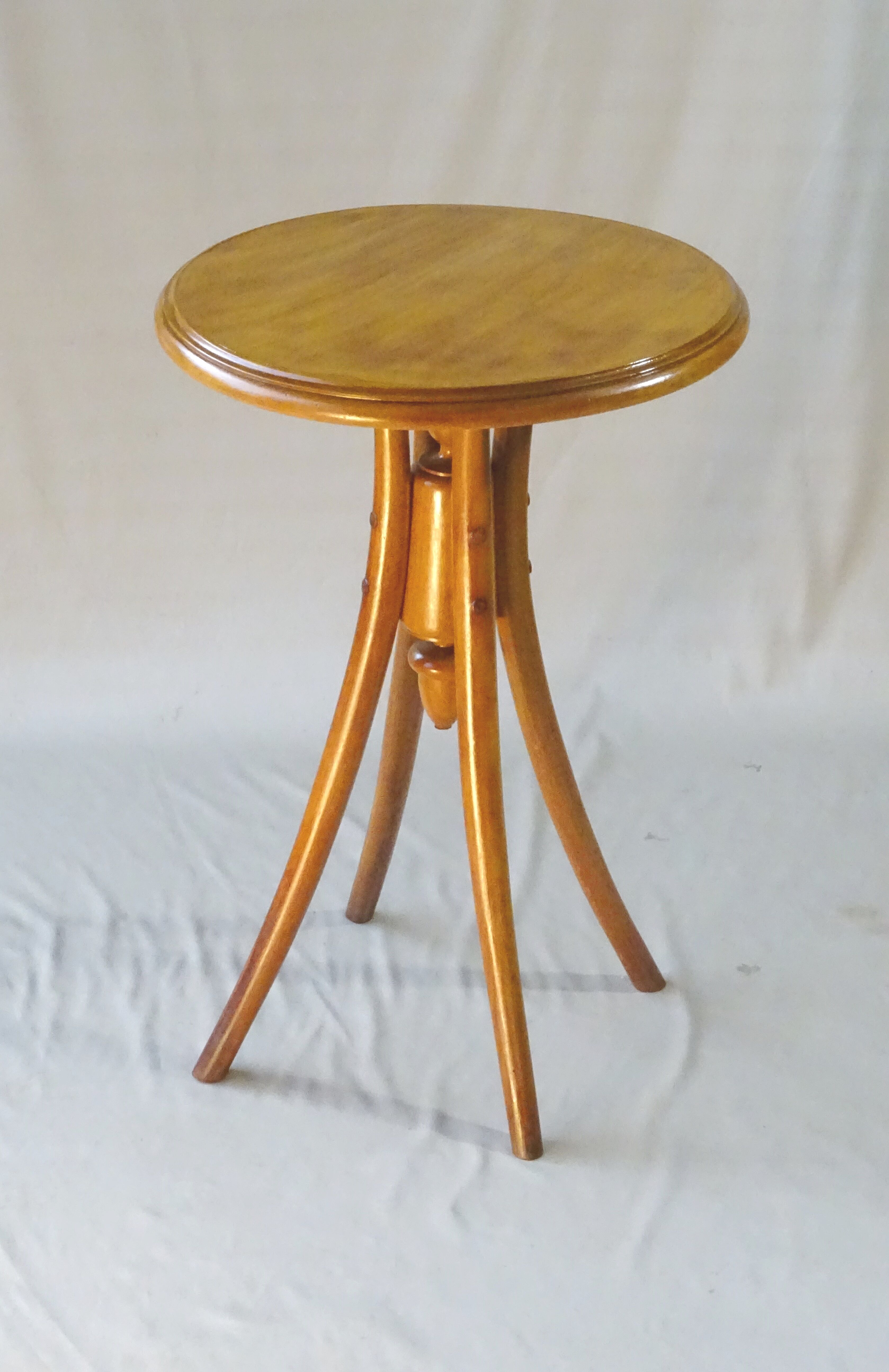 Table d'appoint ou d'entrée par Fischel bistrot 1900