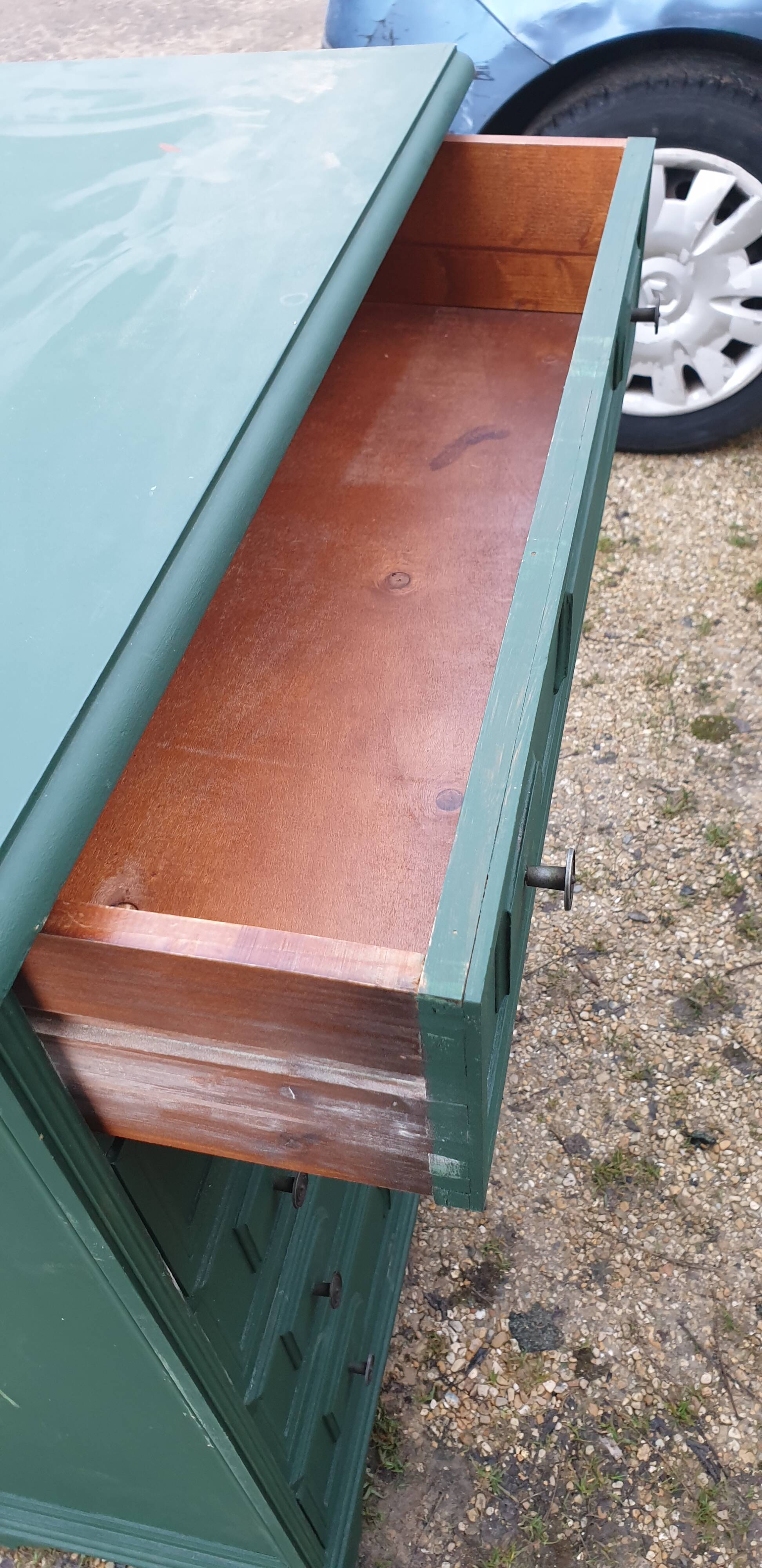 Contemporary 5-drawer chest of drawers