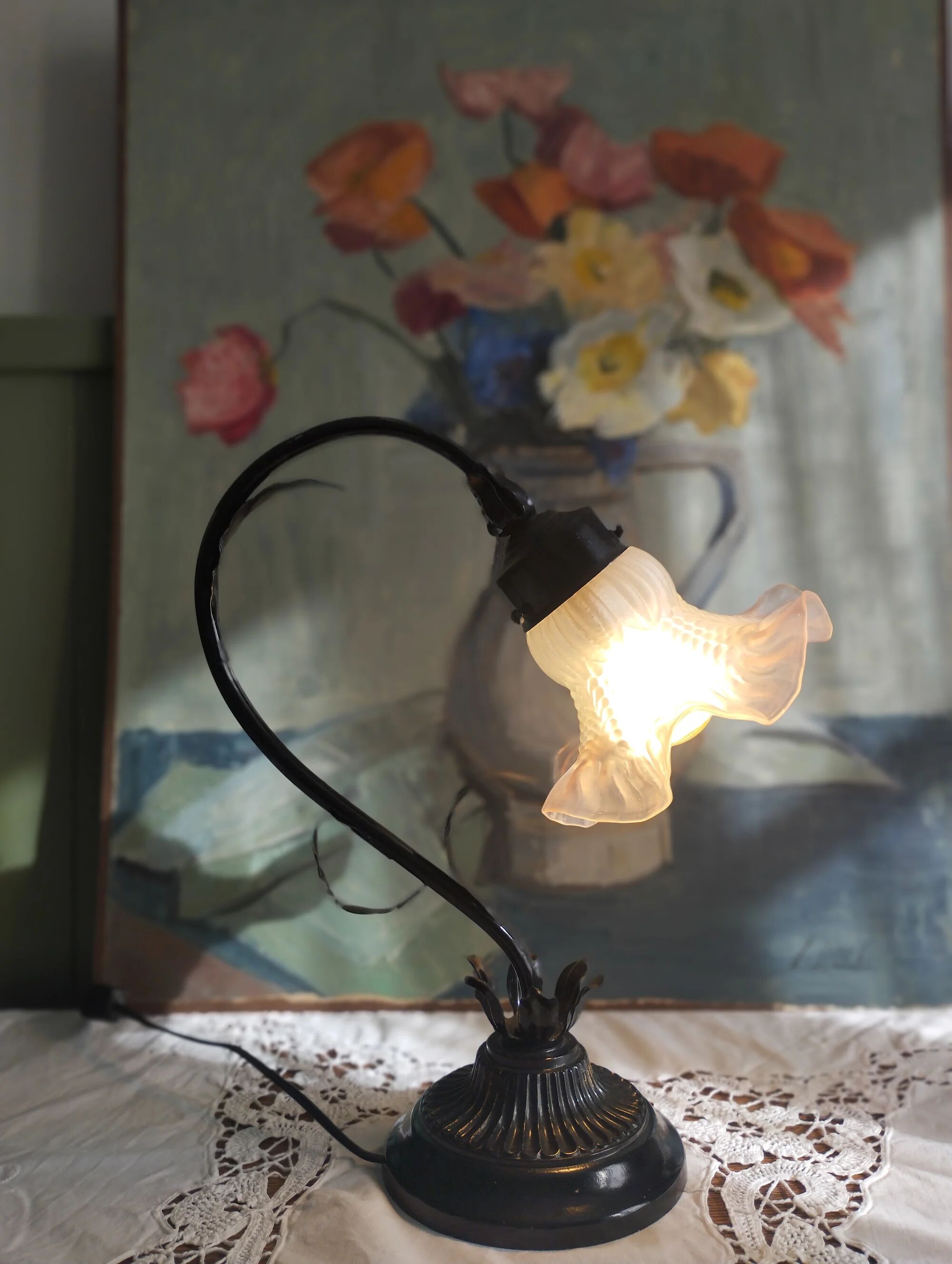 Tulip lamp in patinated black metal with an opaque glass shade.
