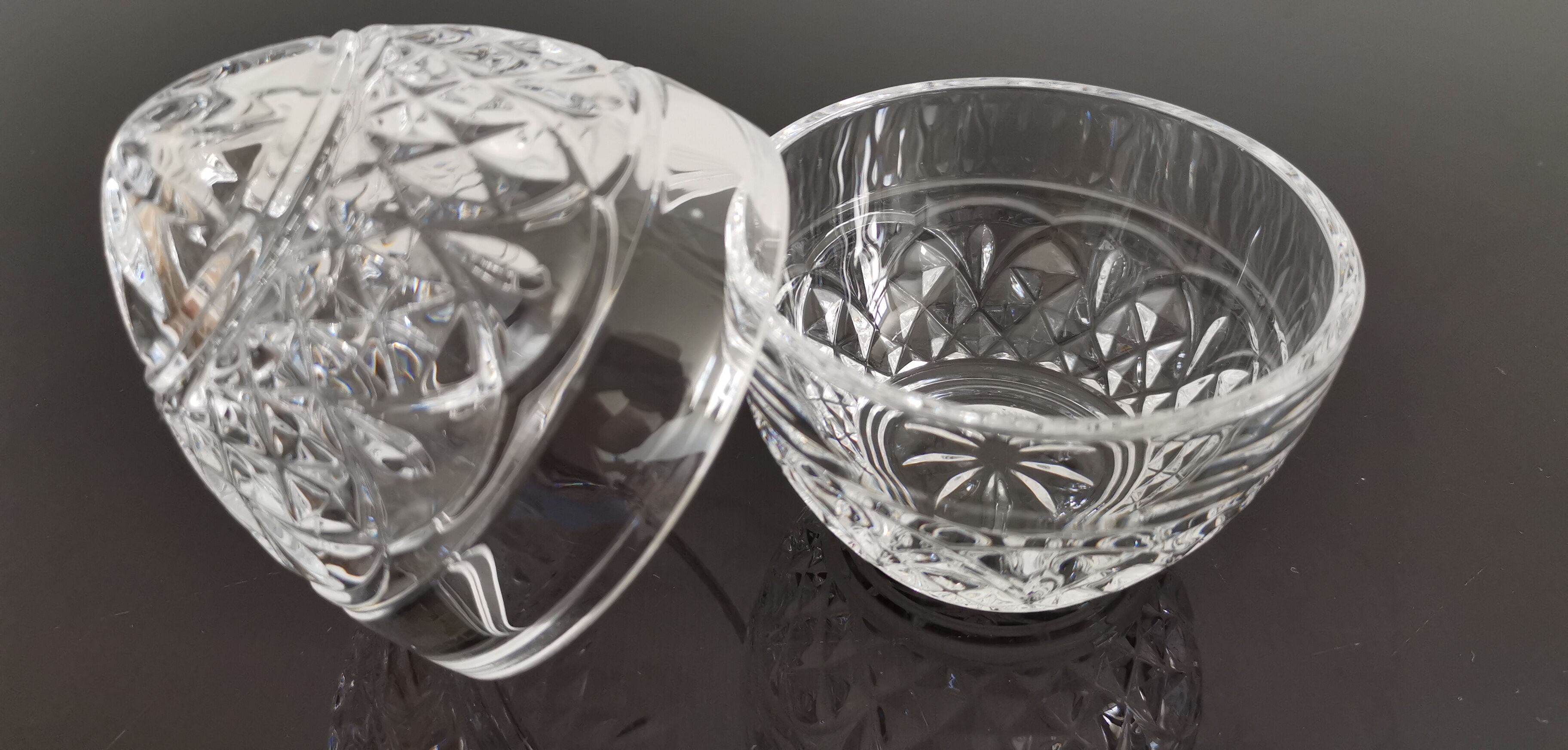 Old crystal drageoir/candy maker in the shape of an egg Cristal d'Arc