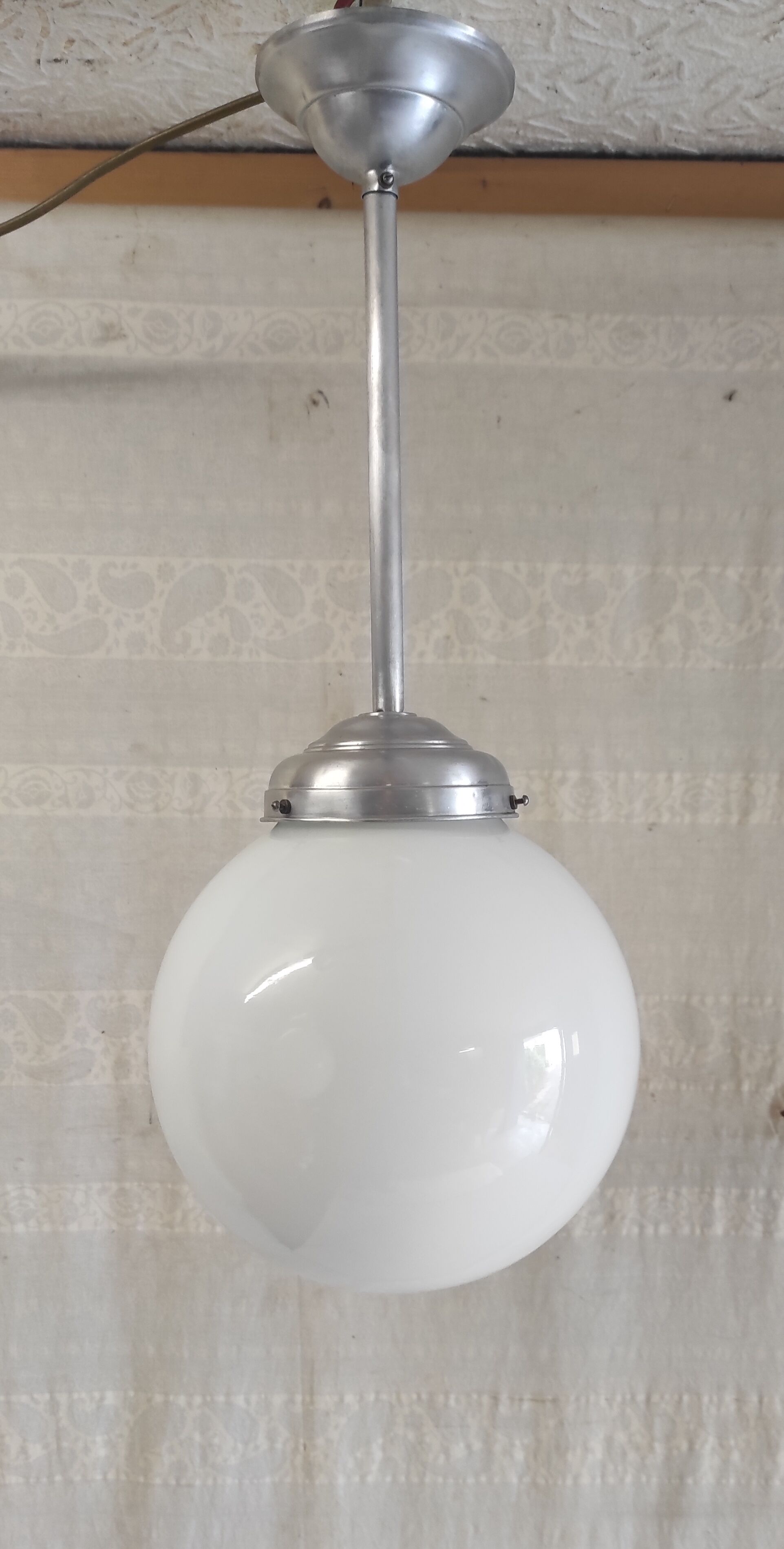 Suspension style Bauhaus globe en opaline XL, mid. XXeme