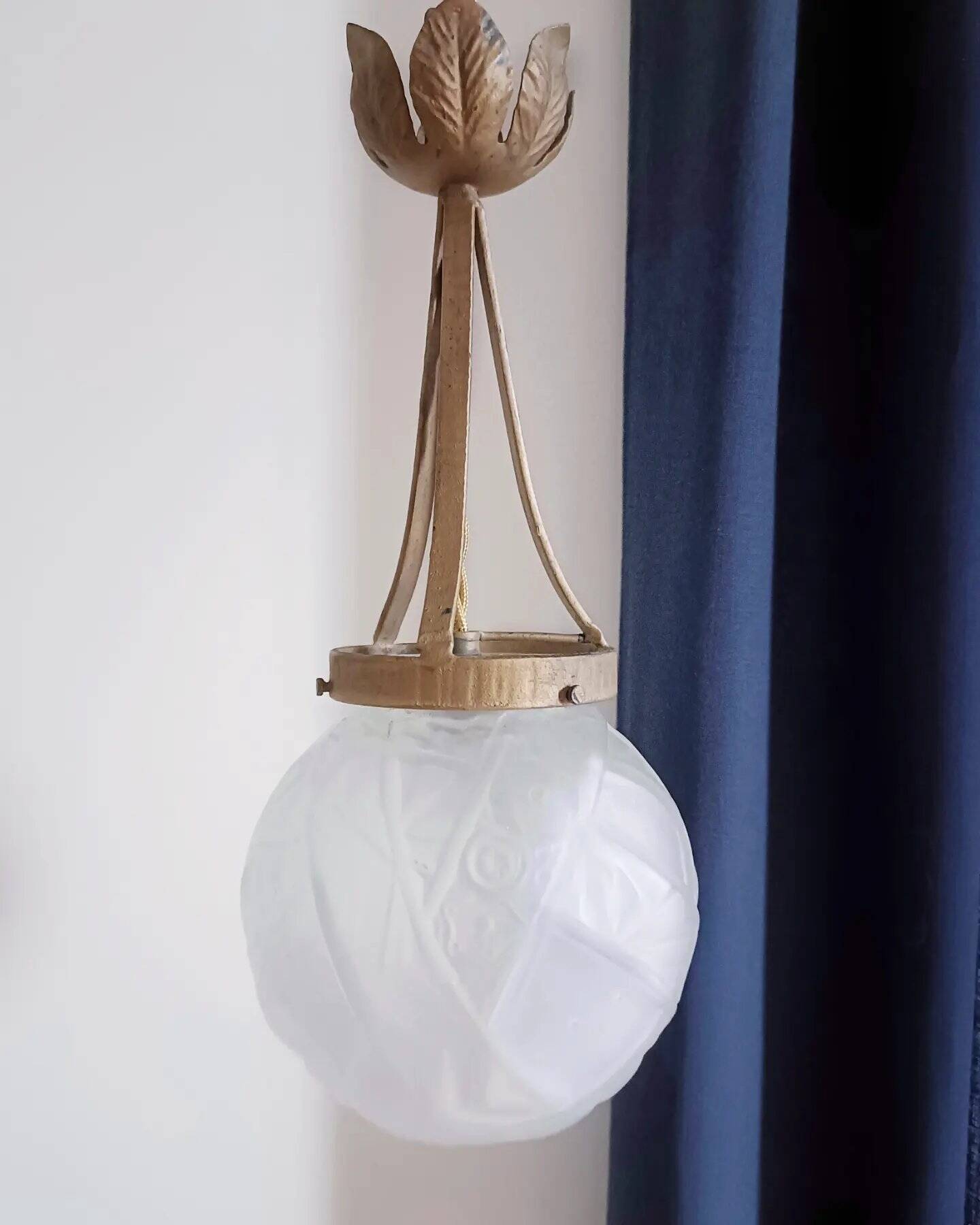 Suspension / lustre globe verre années 30